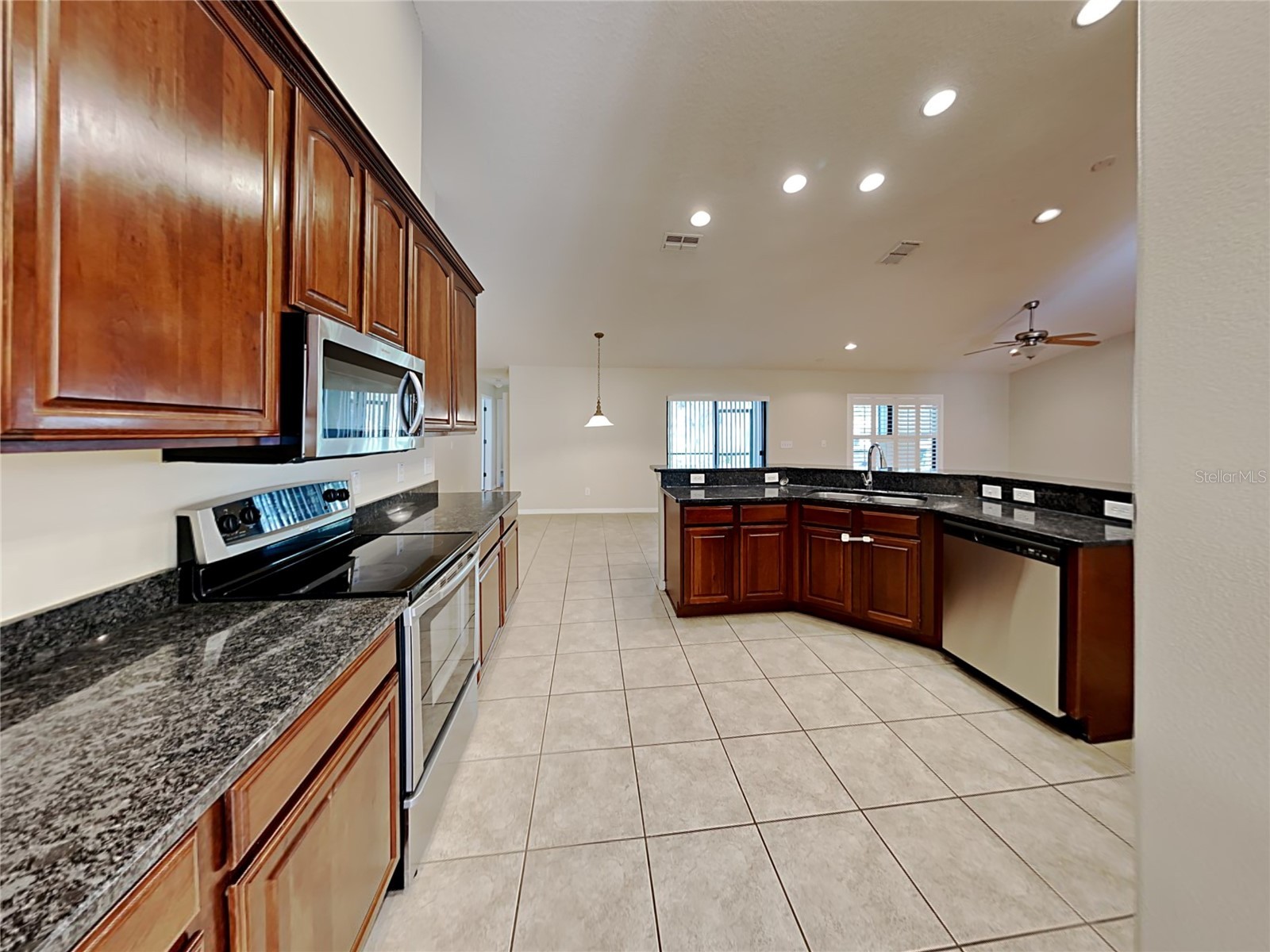 2004 Abbey Trace Drive Dover FL 33527 TB8488181 image11