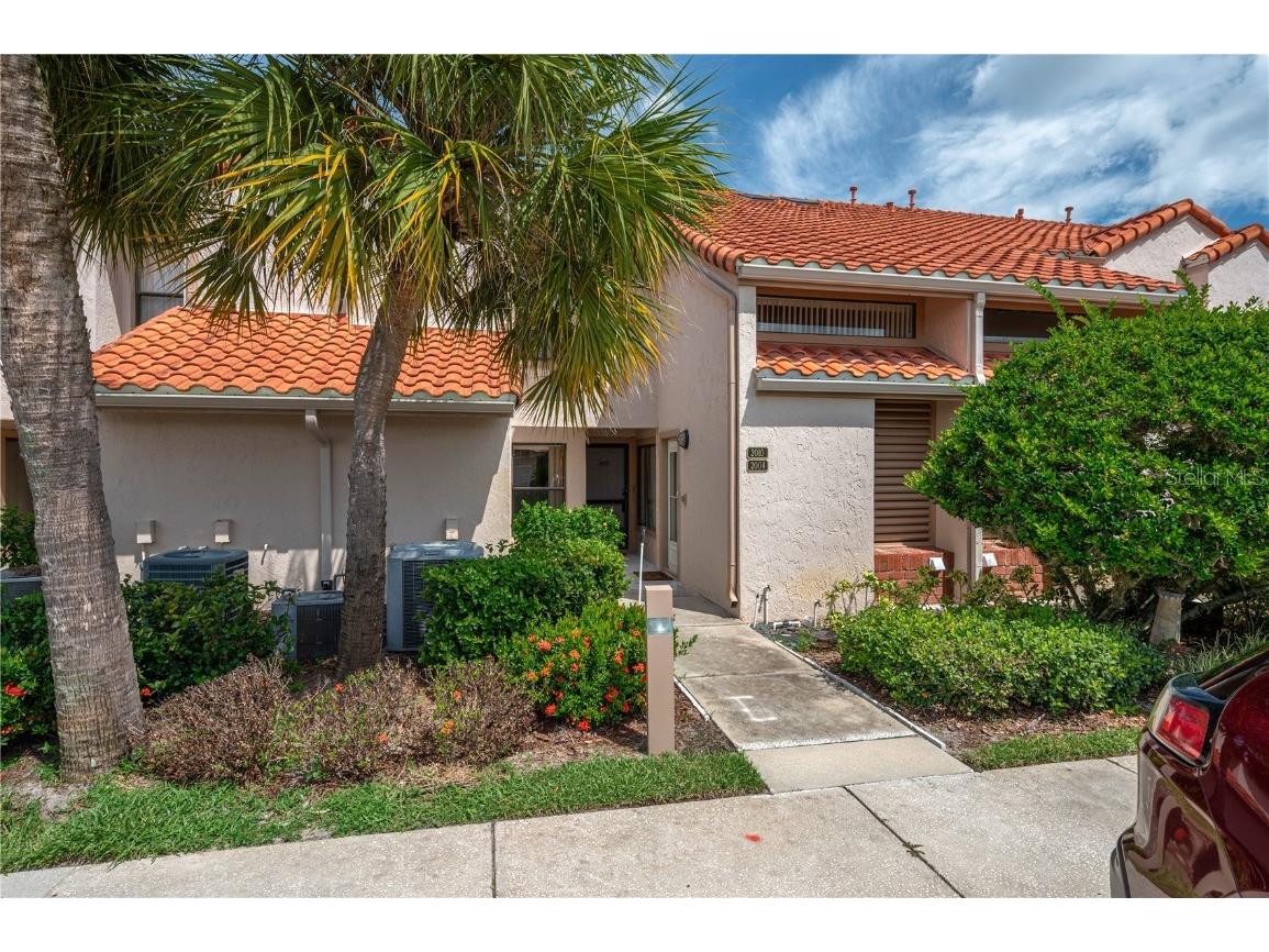 2004 Garden Lake Drive #2004 Winter Haven FL 33884 P4931974 image1