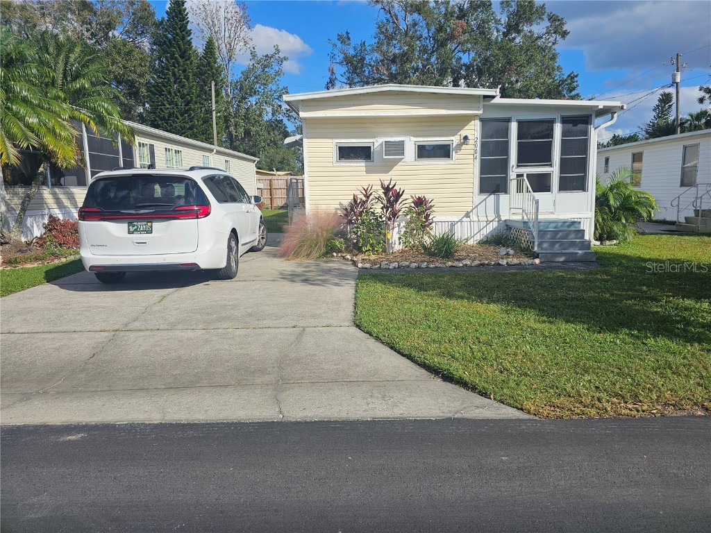 2004 Lake Linda Circle Lutz FL 33558 TB8322077 image1