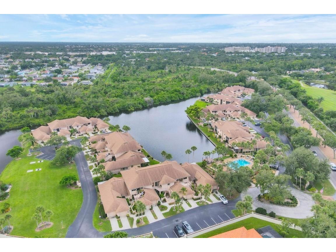 2004 Longpointe Circle #E2 Venice FL 34293 D6142928 image1