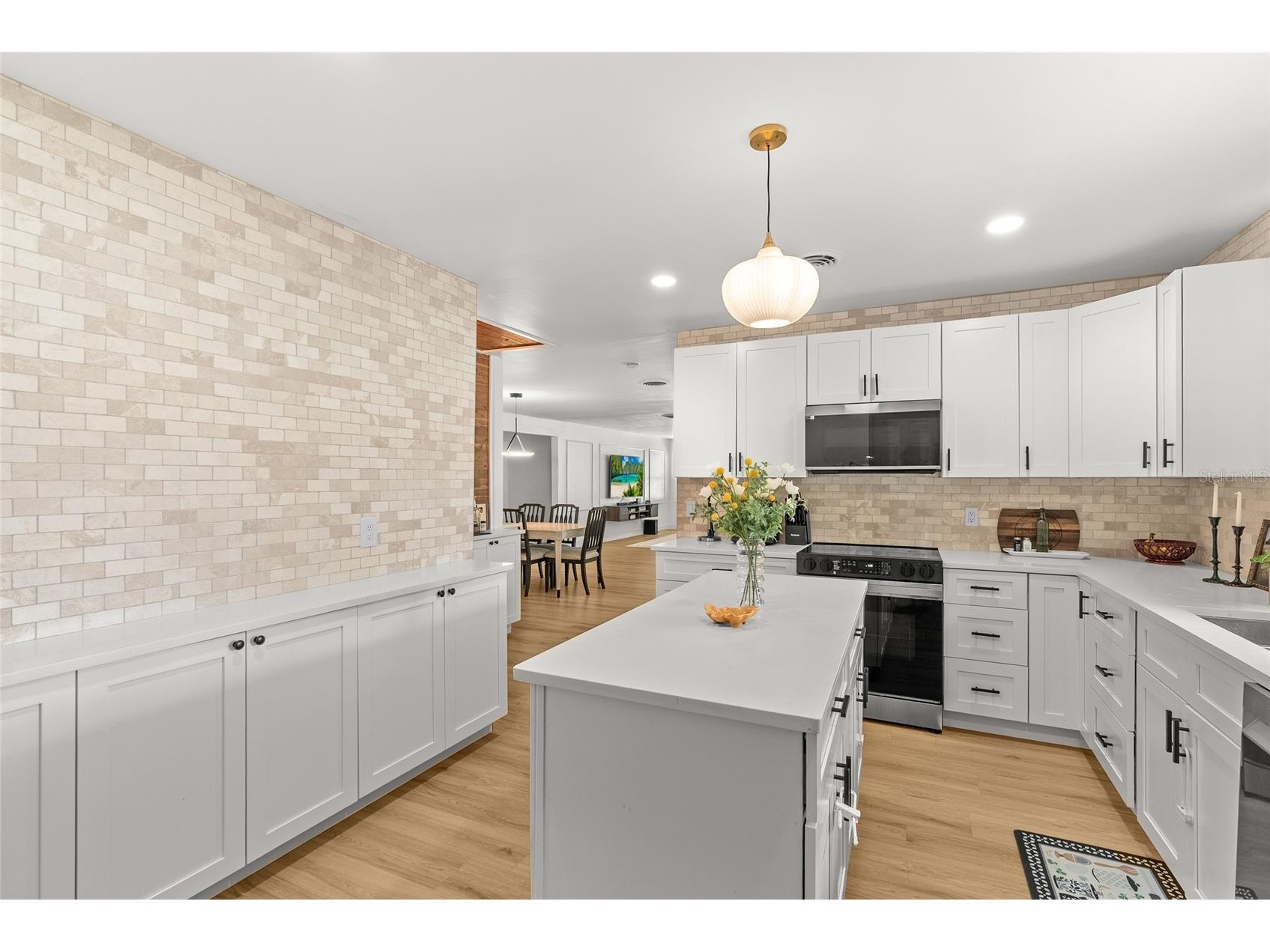 2004 Virginia Drive Bradenton FL 34205 TB8495476 image17