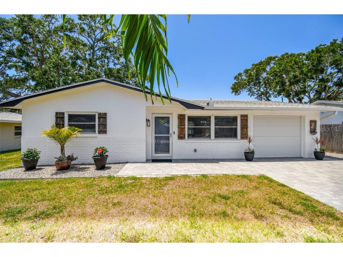 2004 Yale Avenue Dunedin FL 34698 TB8382618 image1