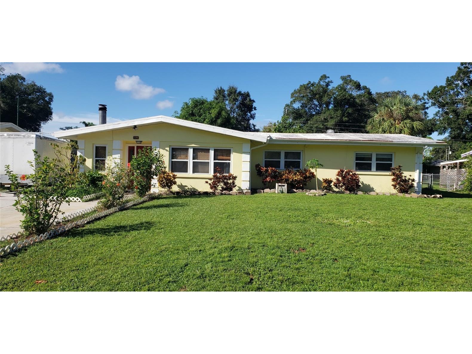 2005 Chrysler Avenue Sarasota FL 34234 A4625591 image1