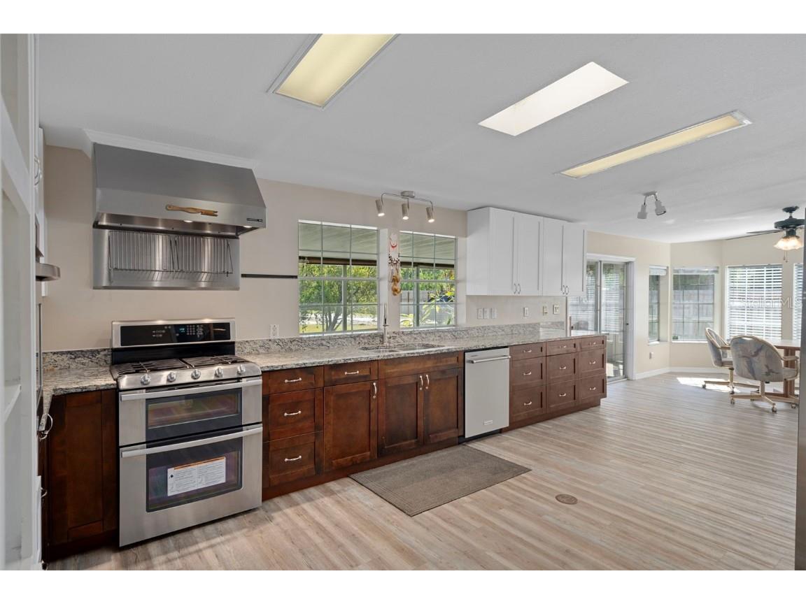 2005 Lake Linda Circle Lutz FL 33558 W7880473 image20