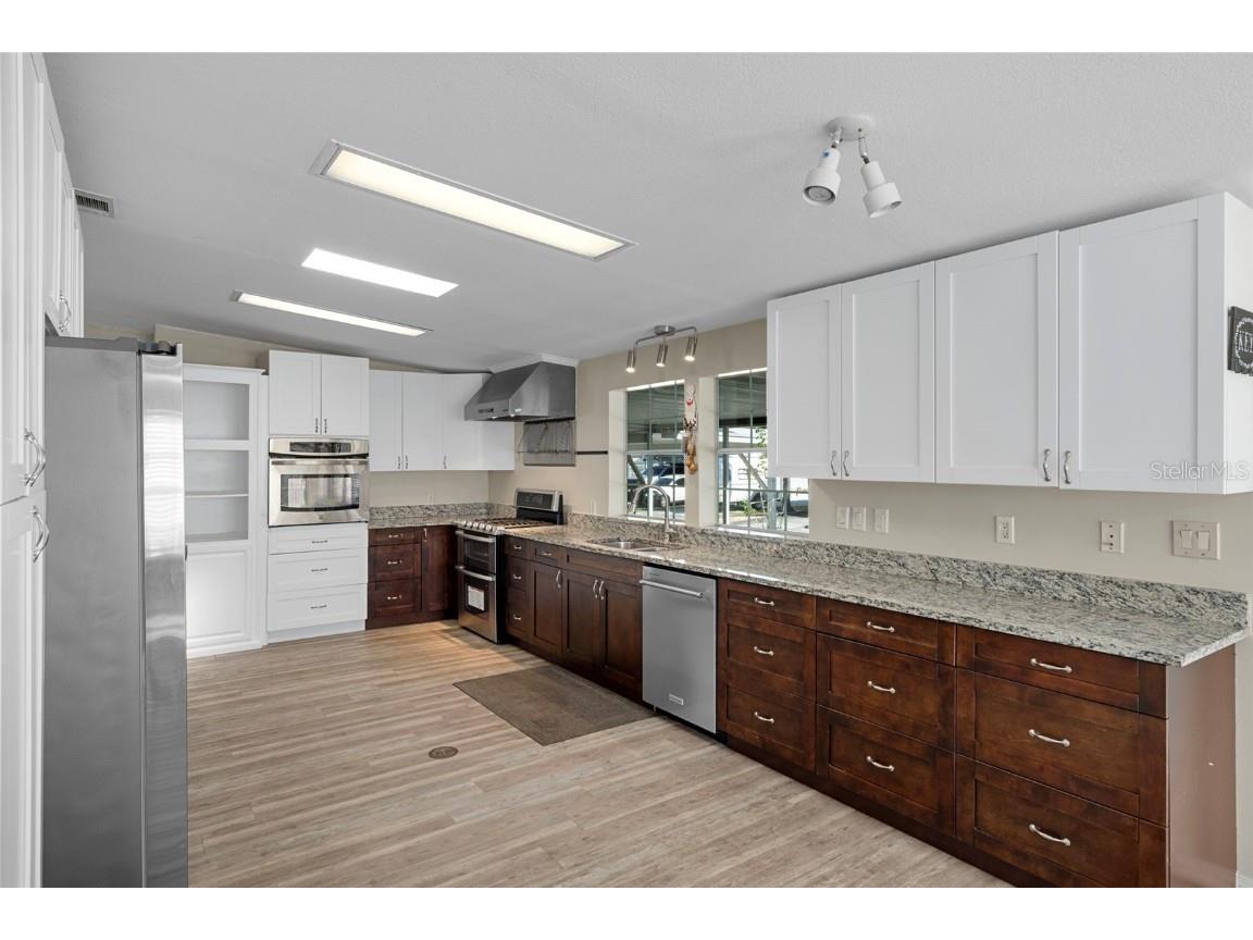 2005 Lake Linda Circle Lutz FL 33558 W7880473 image22