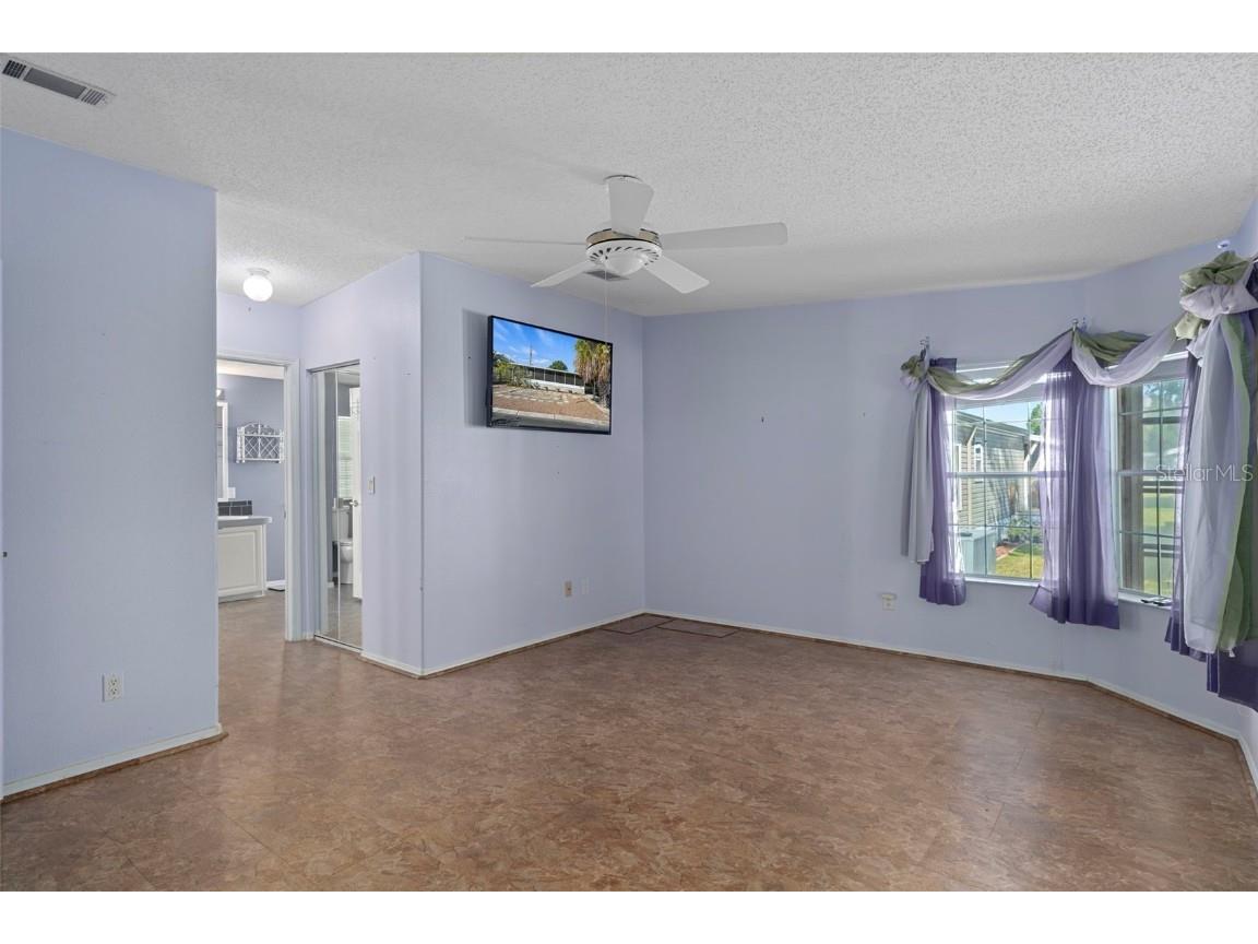 2005 Lake Linda Circle Lutz FL 33558 W7880473 image28