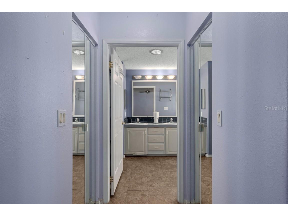 2005 Lake Linda Circle Lutz FL 33558 W7880473 image30