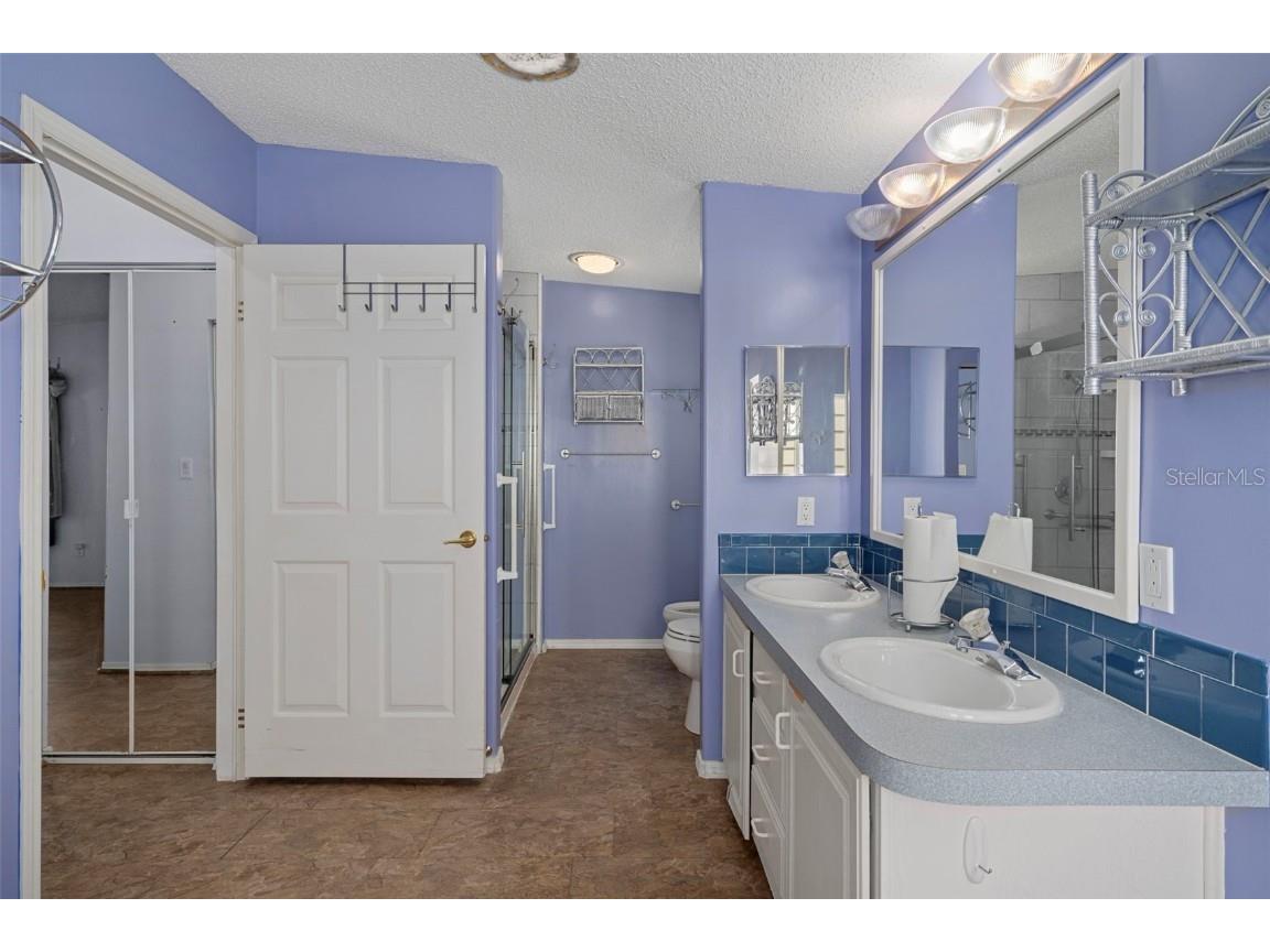 2005 Lake Linda Circle Lutz FL 33558 W7880473 image32