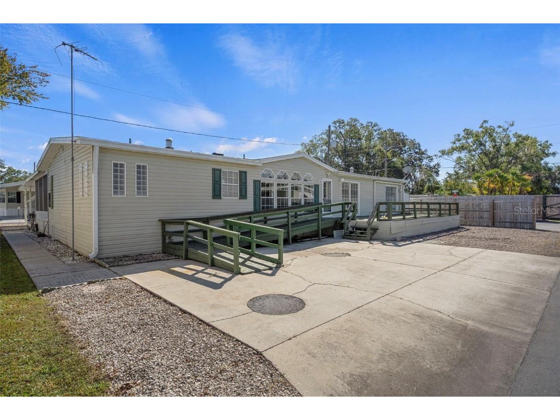 2005 Lake Linda Circle Lutz FL 33558 W7880473 image48