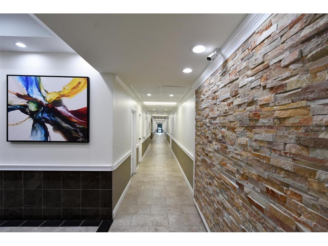 2005 Pan Am Circle Tampa FL 33607 W7877403 image9