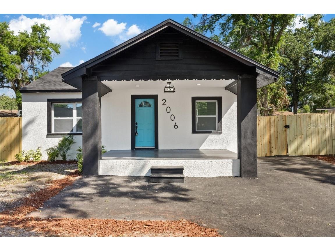 2006 E Henry Avenue Tampa FL 33610 TB8370895 image1