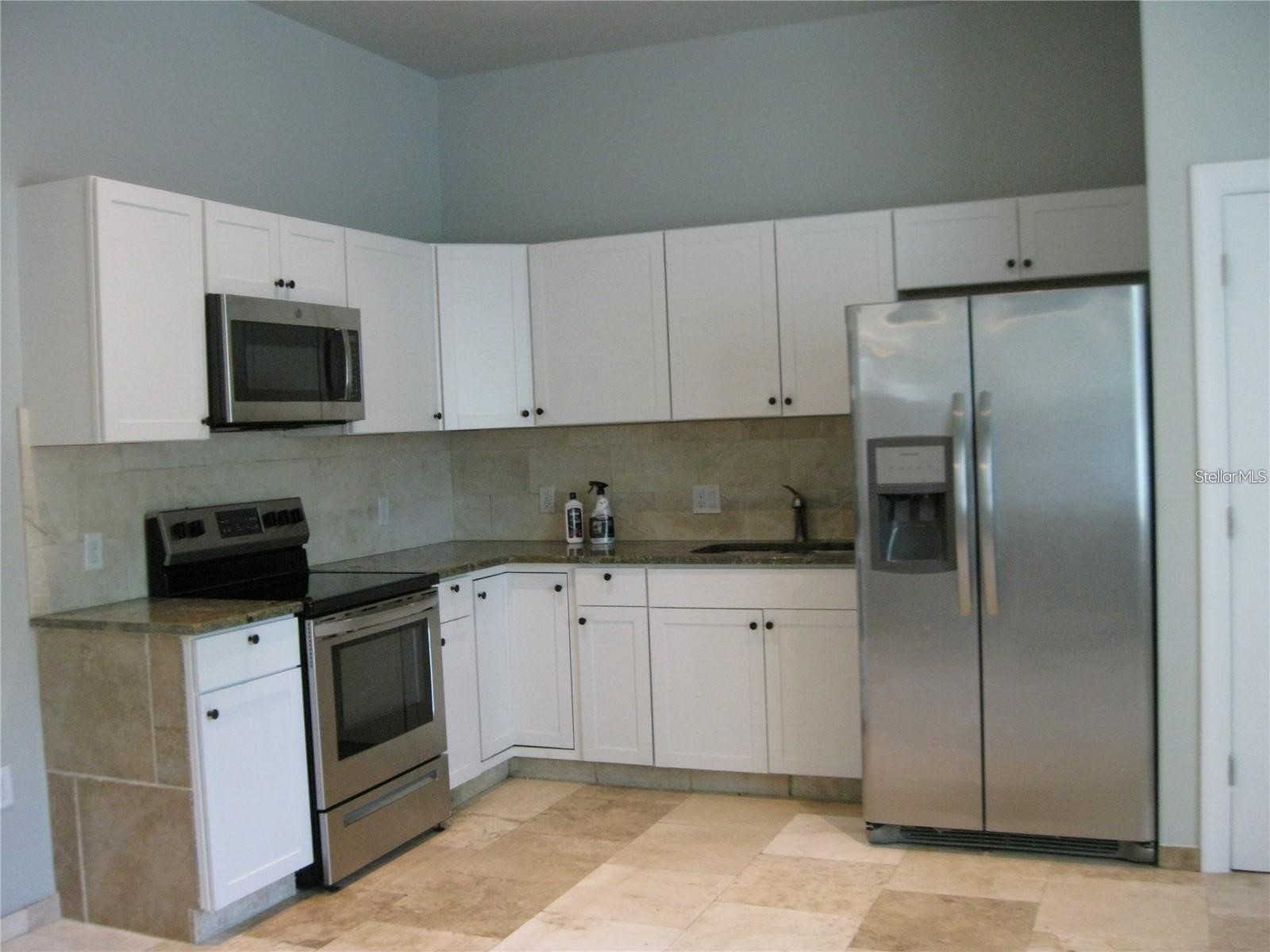 2009 Cocoanut Avenue #2 Sarasota FL 34234 A4695679 image2