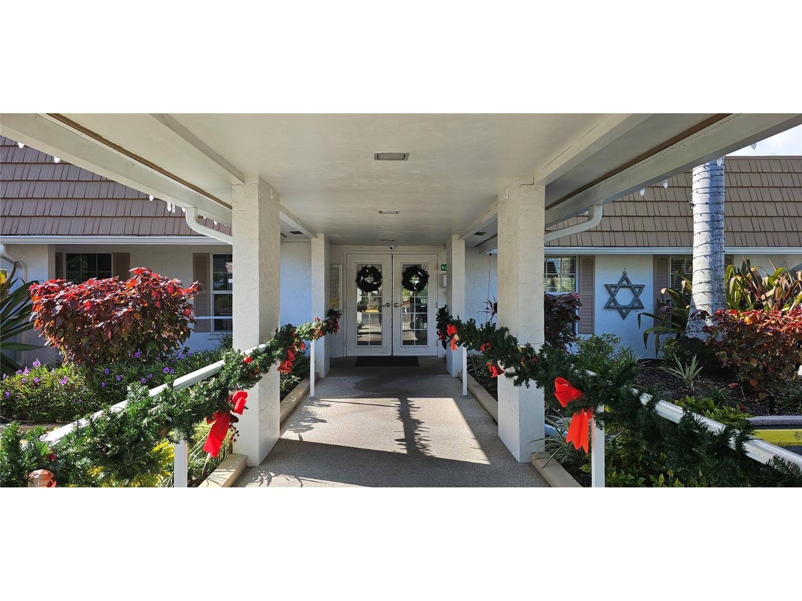 2009 Riverbluff Parkway #V334 Sarasota FL 34231 A4674441 image23