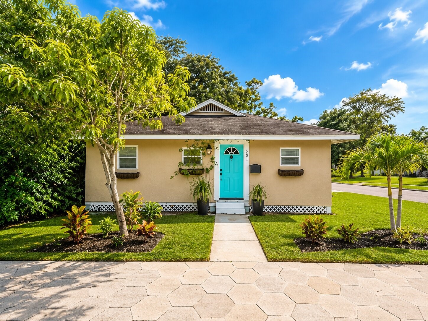 201 35th Street S Saint Petersburg FL 33711 TB8512255 image1