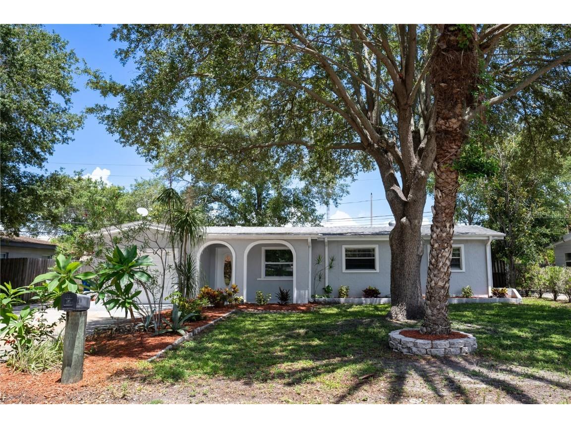 201 36th Street SE Largo FL 33771 U8250182 image1