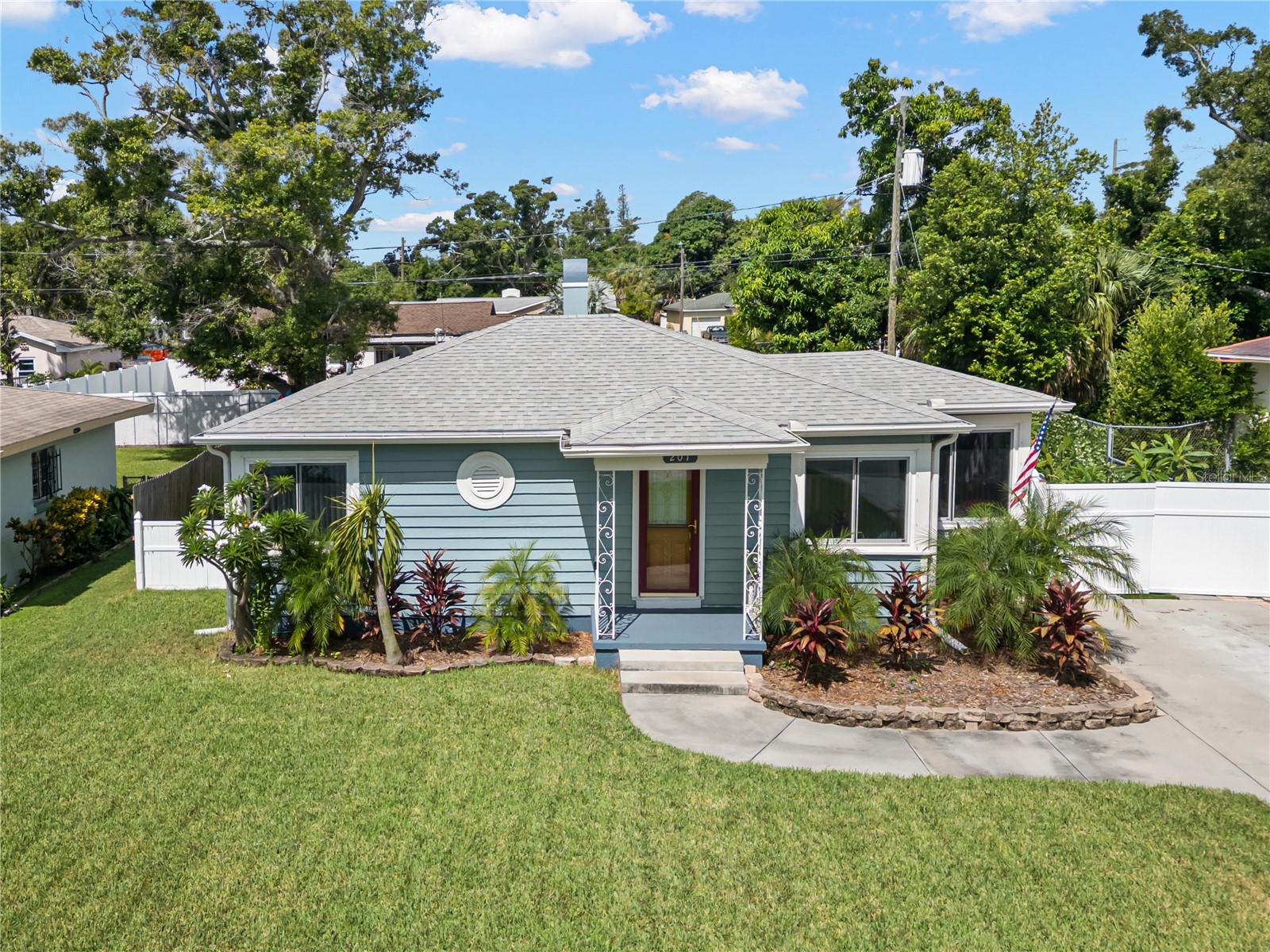 201 39th Street S Saint Petersburg FL 33711 TB8422095 image1