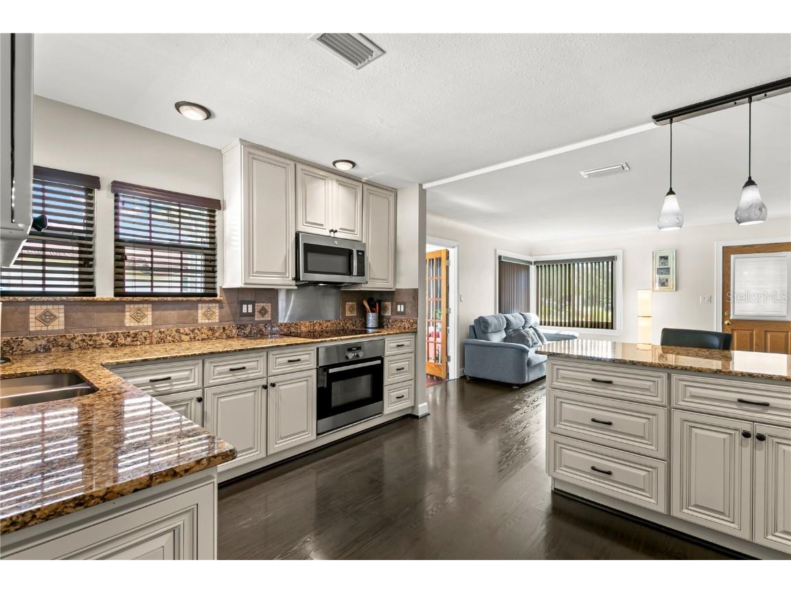 201 39th Street S Saint Petersburg FL 33711 TB8422095 image11