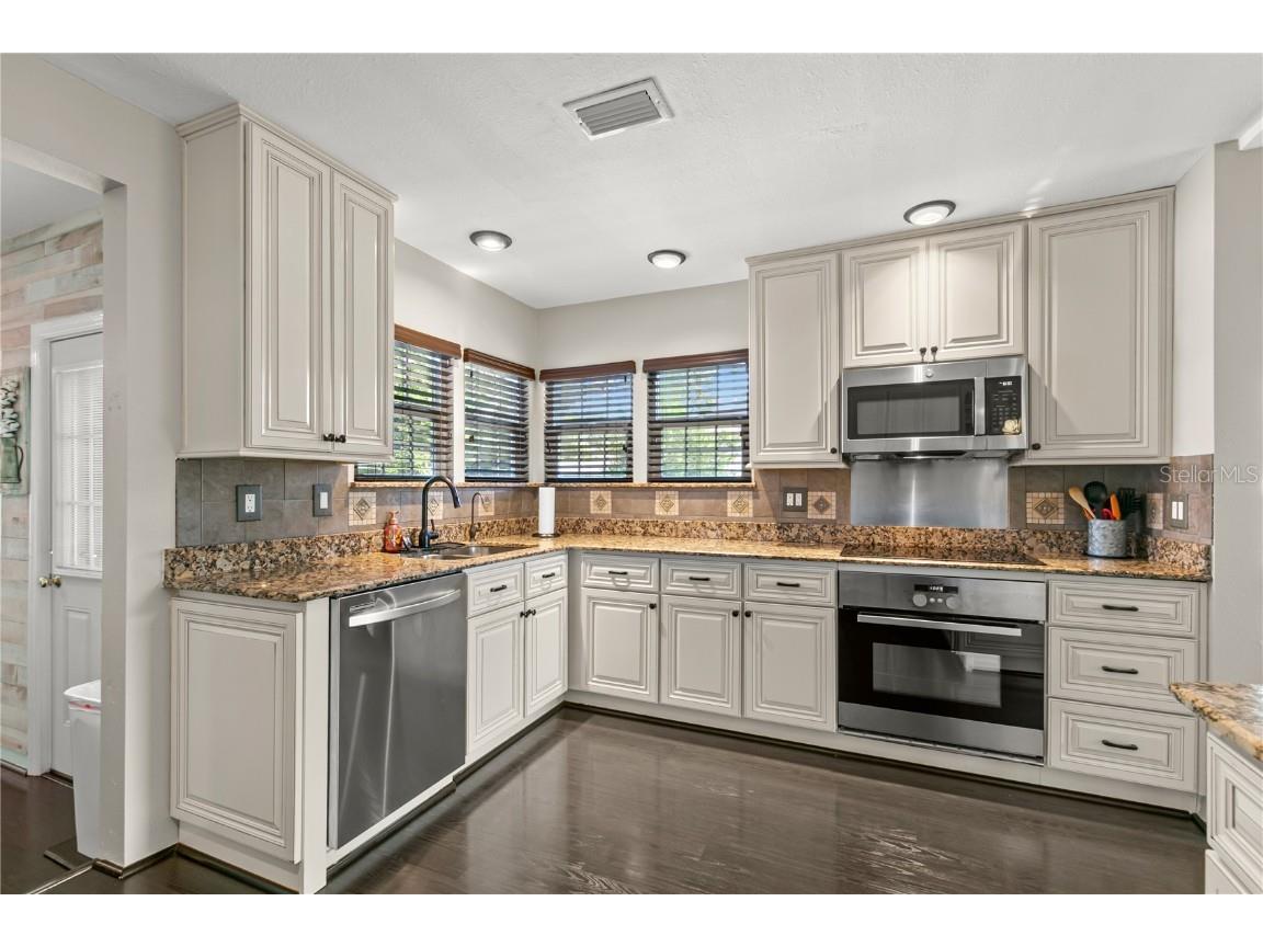 201 39th Street S Saint Petersburg FL 33711 TB8422095 image12