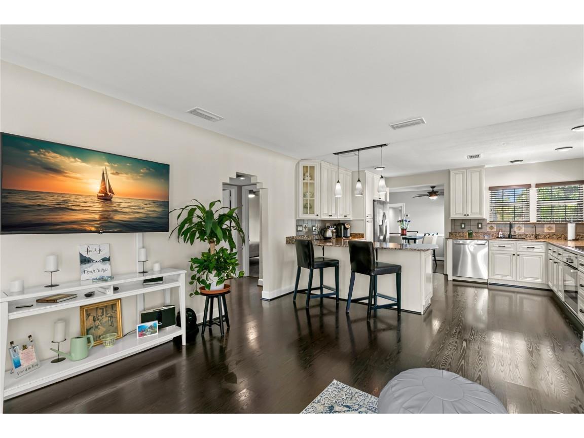 201 39th Street S Saint Petersburg FL 33711 TB8422095 image2