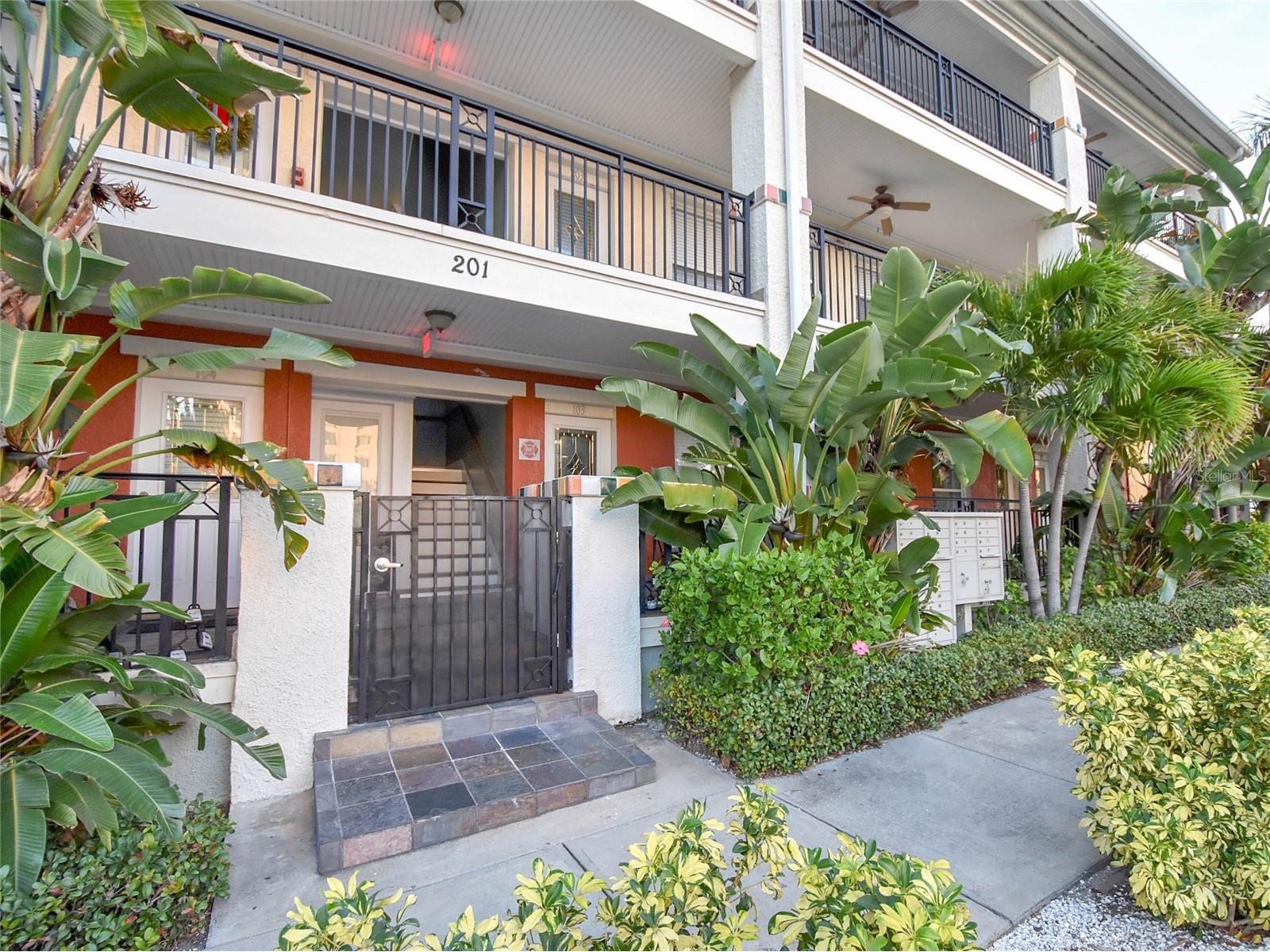 201 6th Street S #203 Saint Petersburg FL 33701 TB8502001 image1