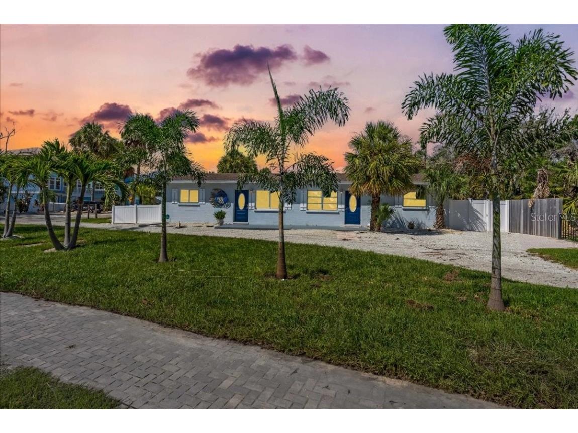 201 75th Street #A Holmes Beach FL 34217 A4658649 image1