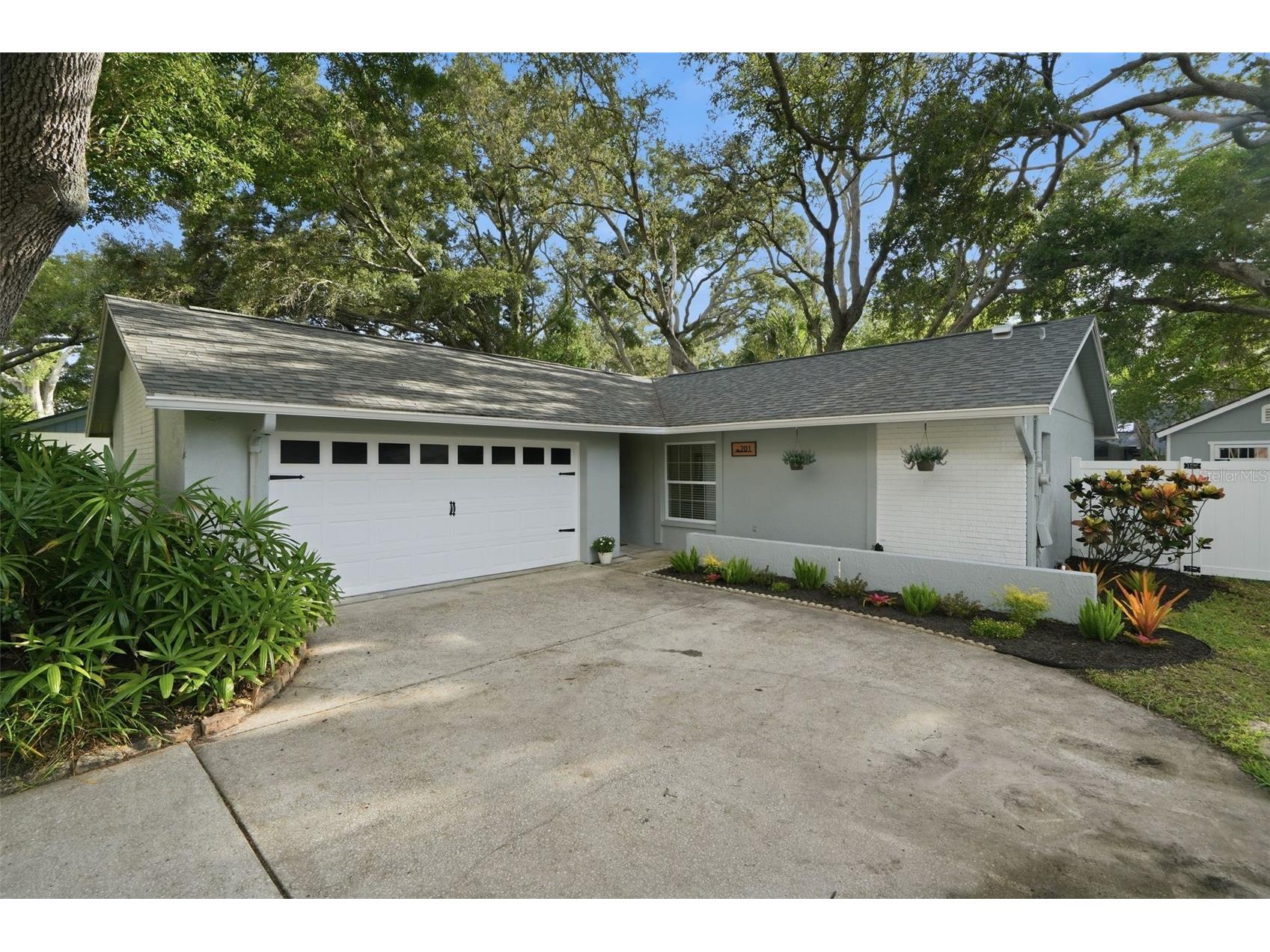 201 Arbor Glen Drive Palm Harbor FL 34683 TB8527744 image1