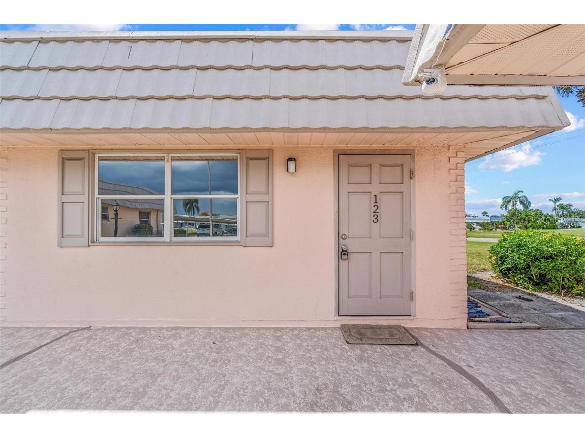 201 Bedford Trail #123 Sun City Center FL 33573 TB8431392 image1