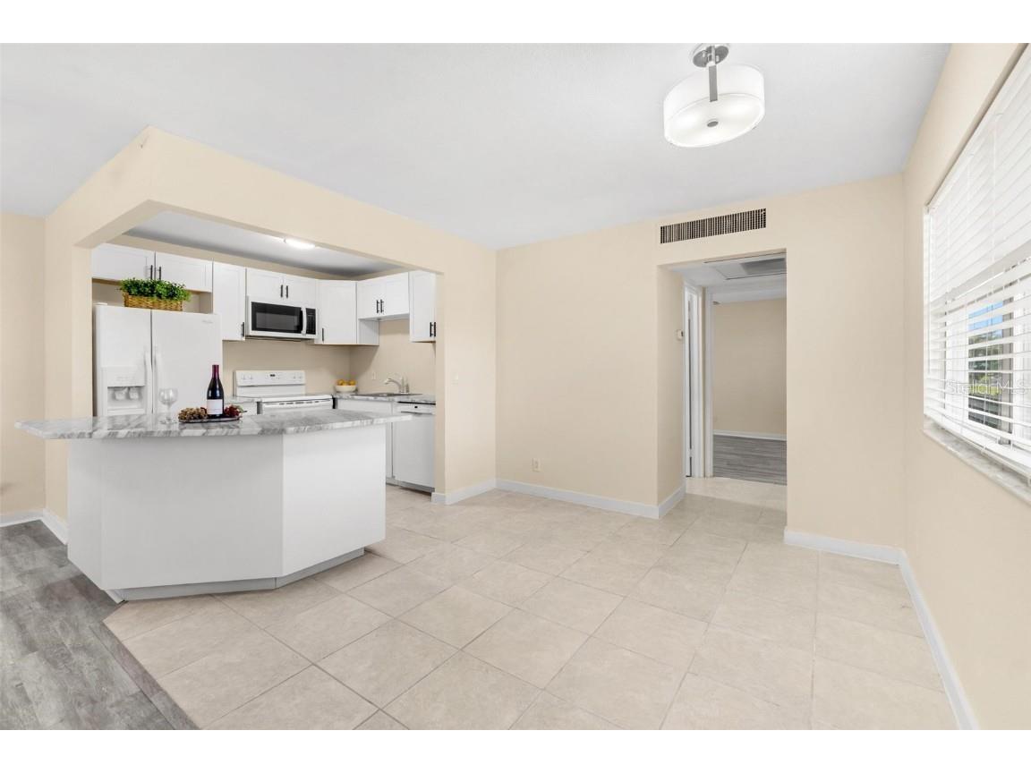 201 Bedford Trail #123 Sun City Center FL 33573 TB8431392 image8