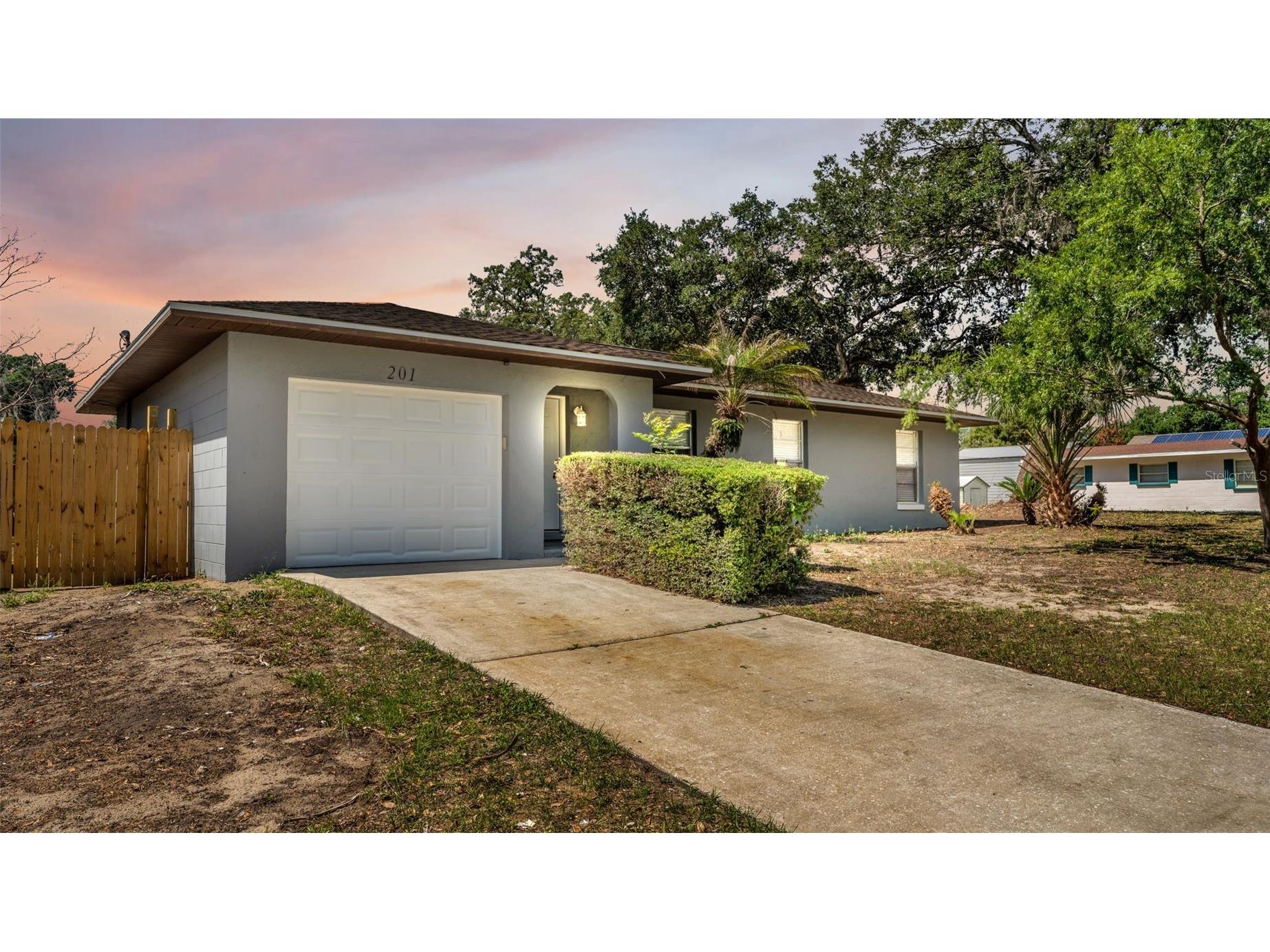 201 E Pine Street Davenport FL 33837 P4938637 image1