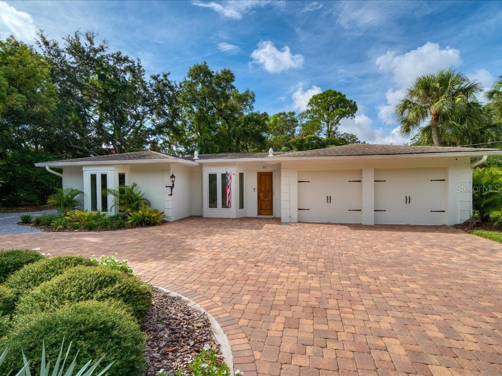 201 Flamingo Drive Belleair FL 33756 U8175359 image1