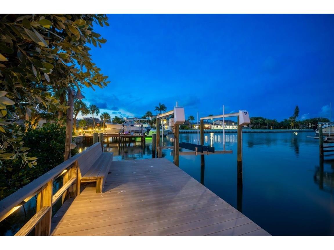 201 Howard Drive Belleair Beach FL 33786 - Canal U8248780 image1
