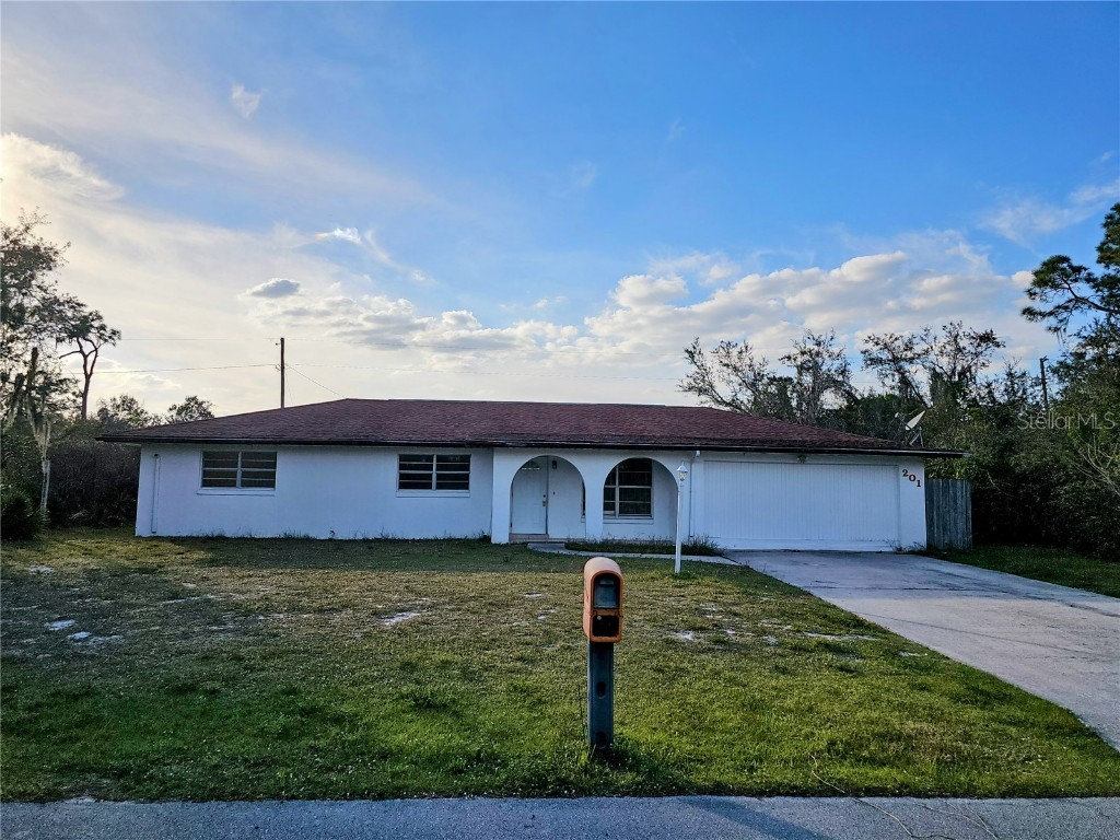 201 Jupiter Avenue NW Lake Placid FL 33852 - LAKE JUNE IN WINTER P4929433 image1