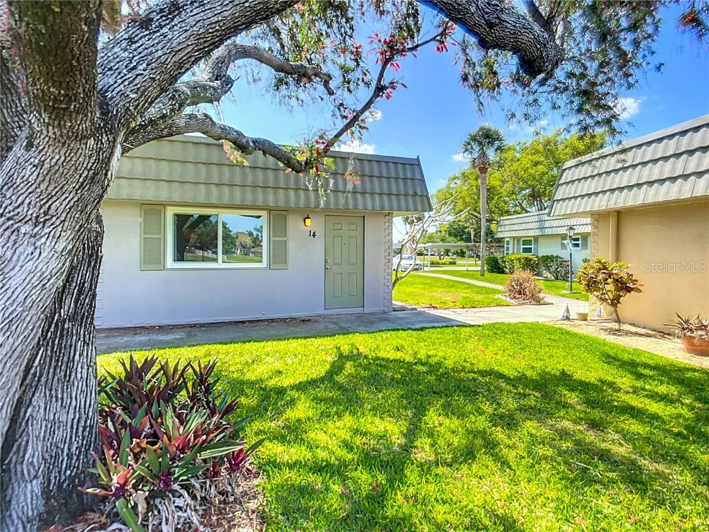 201 Kings Boulevard #14 Sun City Center FL 33573 W7873272 image1