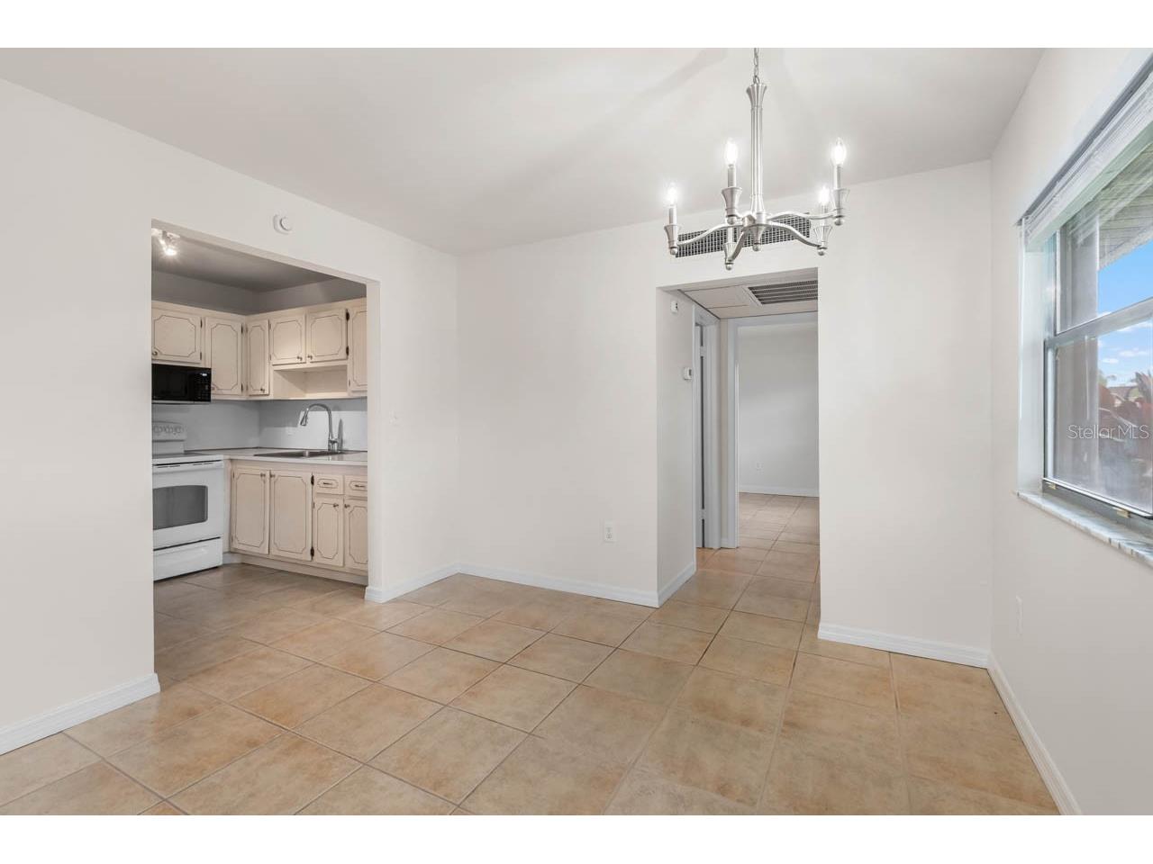 201 Kings Boulevard #19 Sun City Center FL 33573 TB8515140 image8
