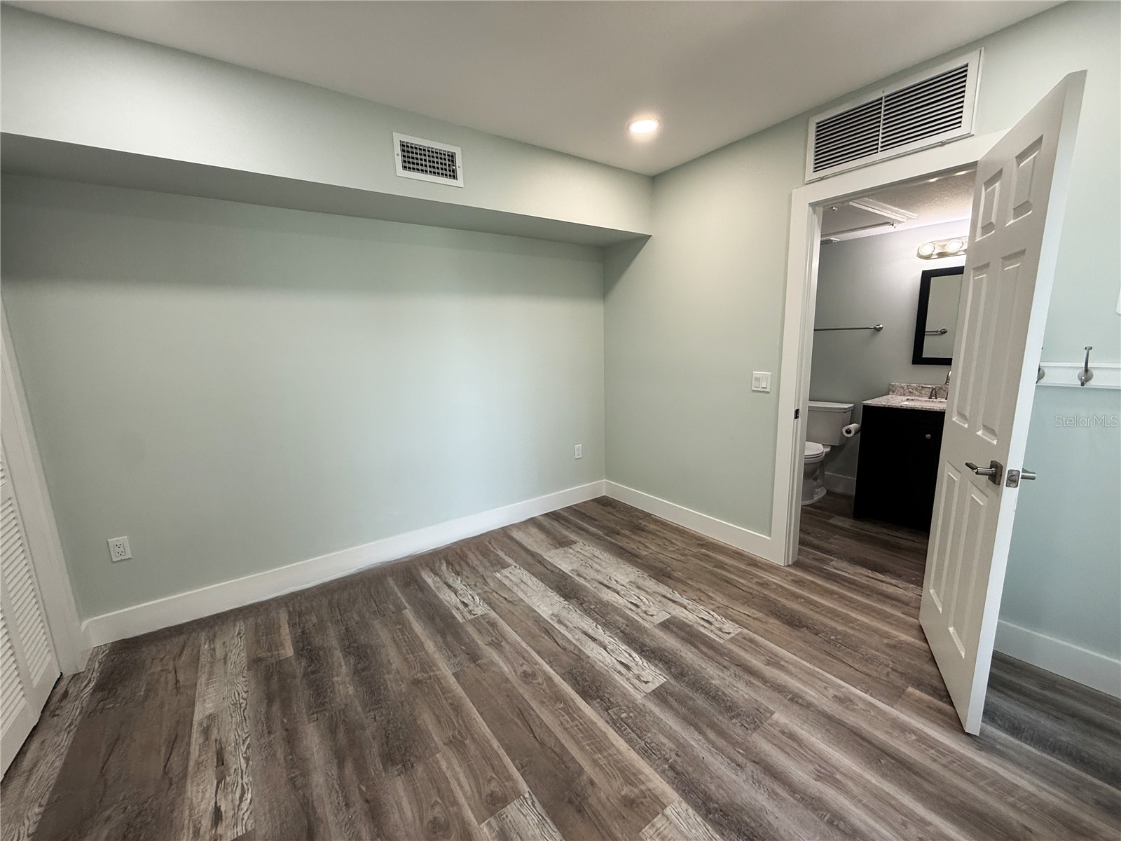201 Medallion Boulevard #D Madeira Beach FL 33708 TB8528719 image14