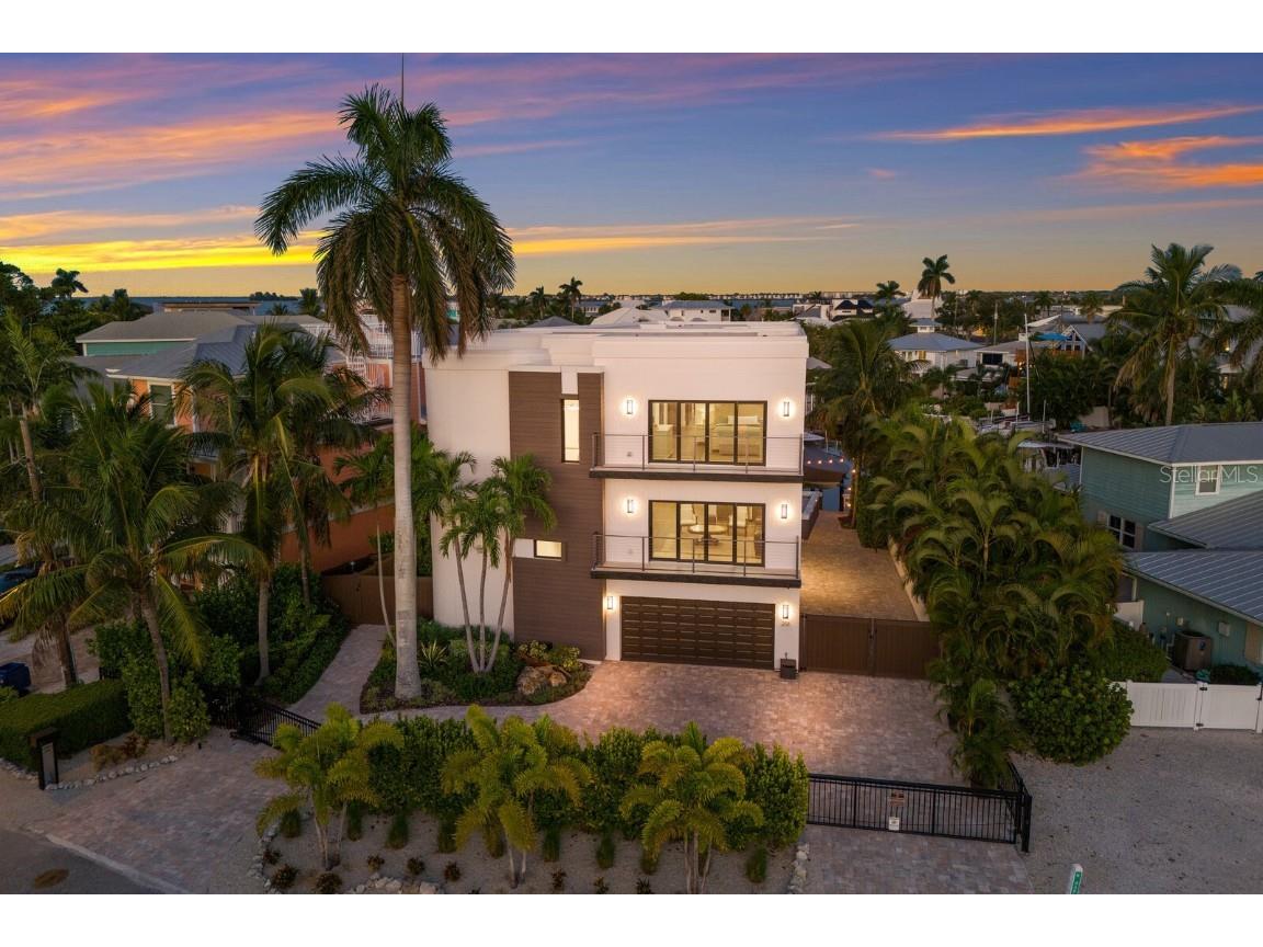 201 N Harbor Drive Holmes Beach FL 34217 A4669504 image1