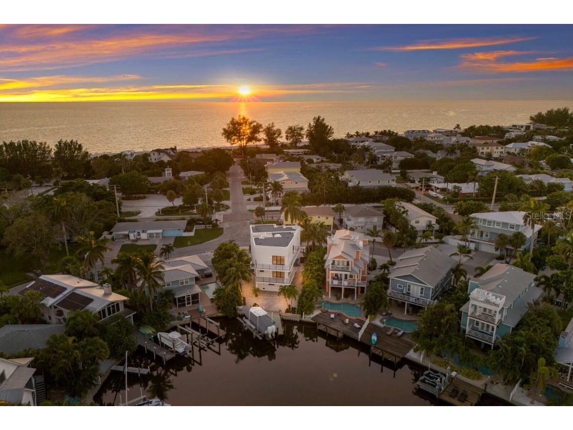 201 N Harbor Drive Holmes Beach FL 34217 A4669504 image2