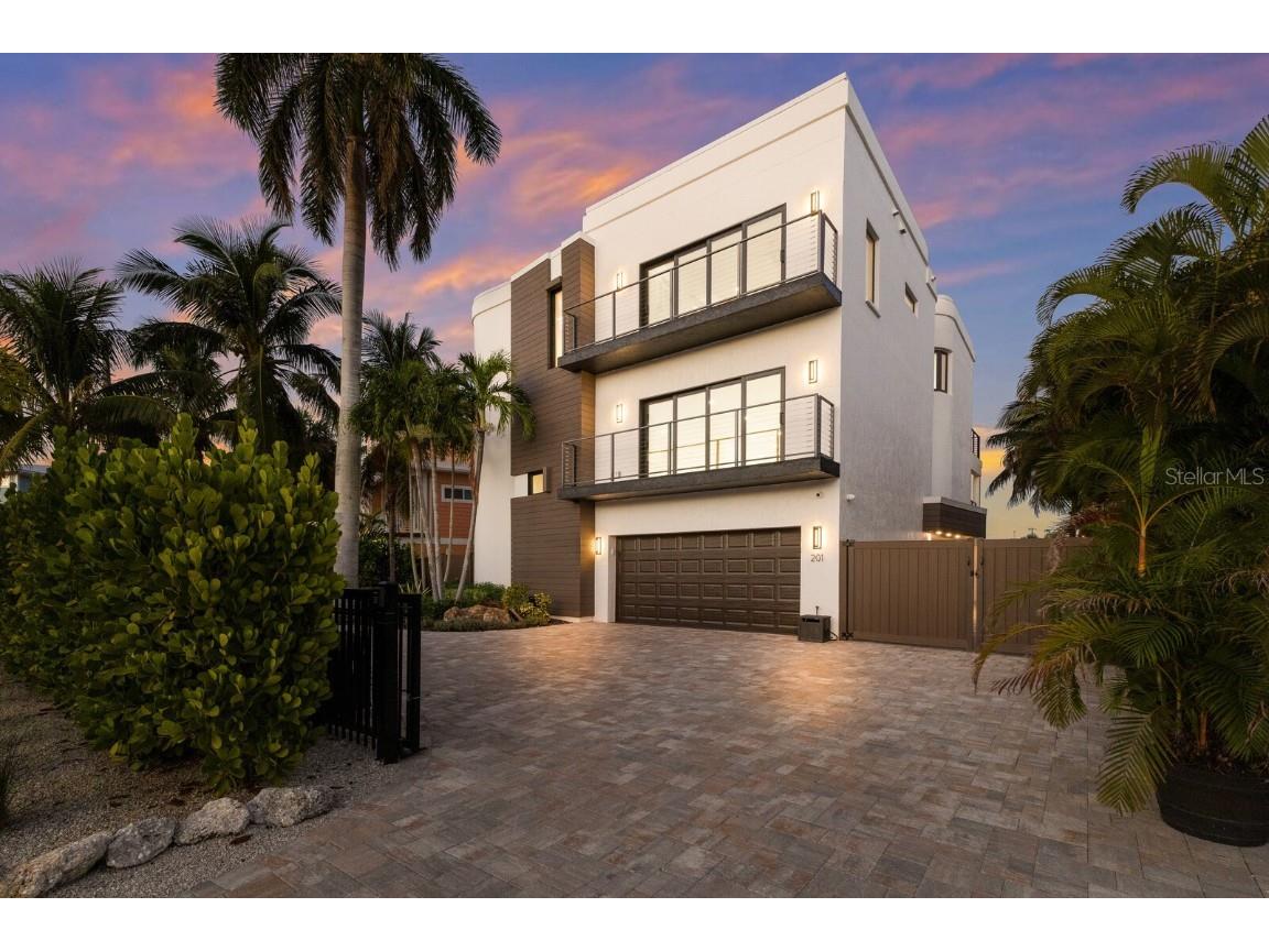 201 N Harbor Drive Holmes Beach FL 34217 A4669504 image3