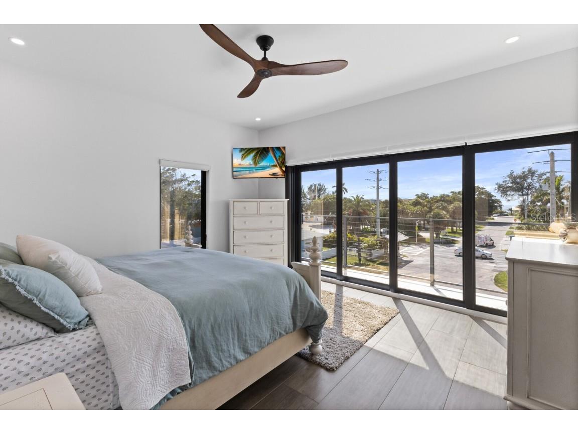 201 N Harbor Drive Holmes Beach FL 34217 A4669504 image44