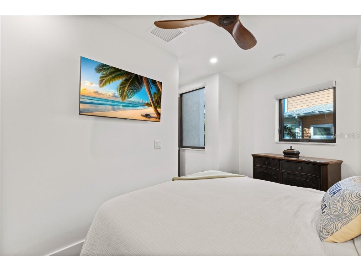 201 N Harbor Drive Holmes Beach FL 34217 A4669504 image52