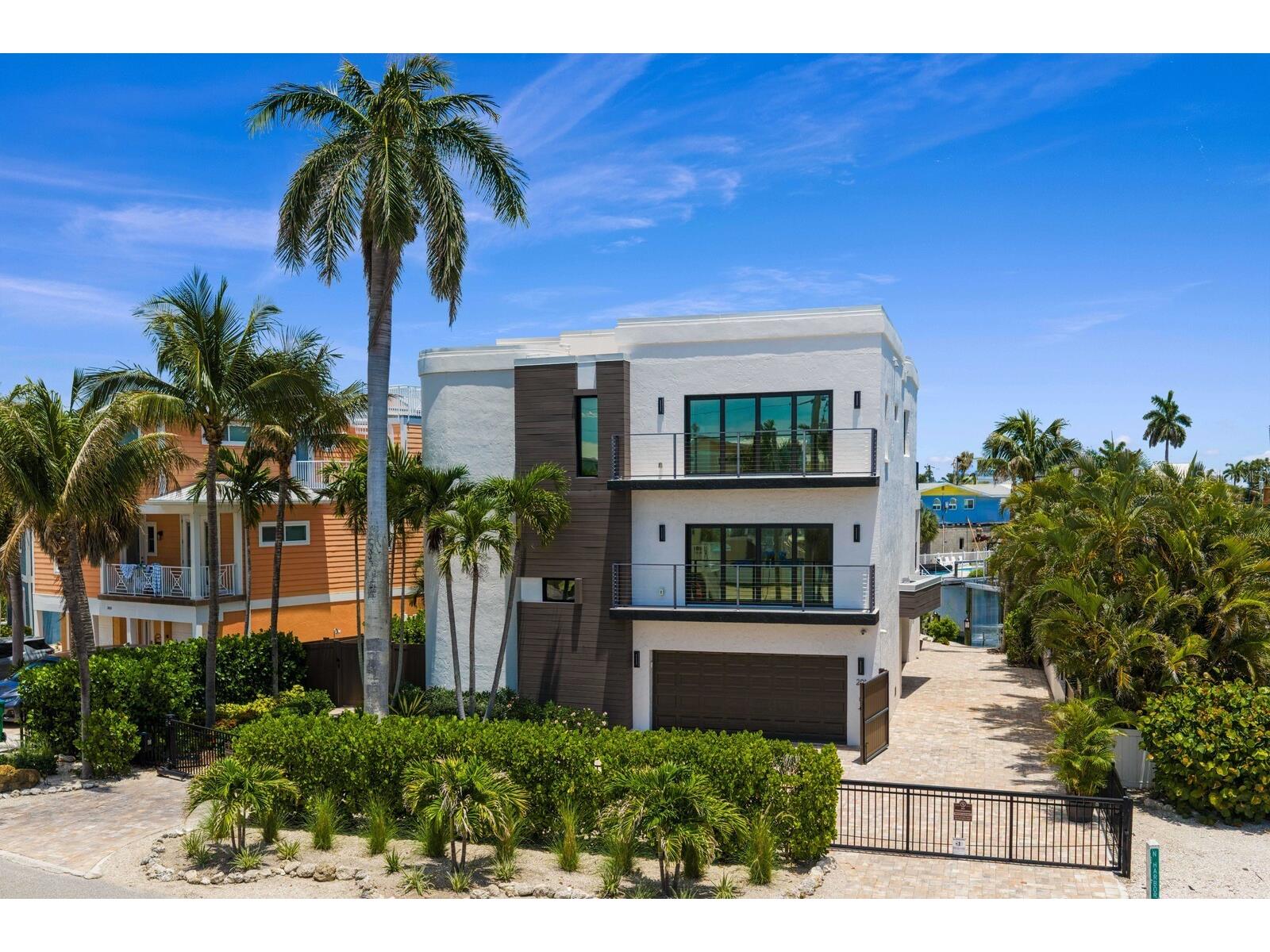 201 N Harbor Drive Holmes Beach FL 34217 TB8509893 image1