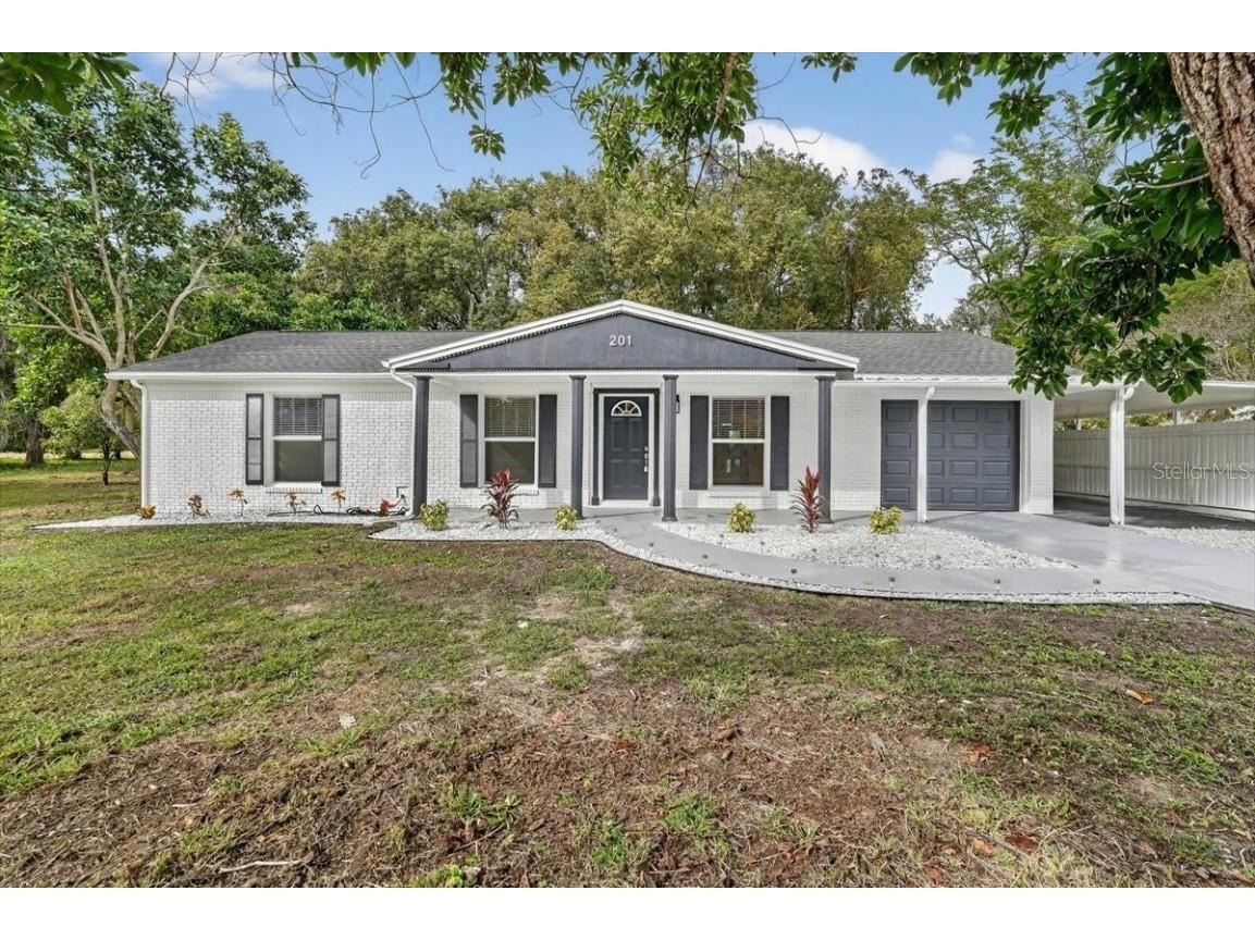 201 S Mare Avenue Howey In The Hills FL 34737 TB8447722 image1