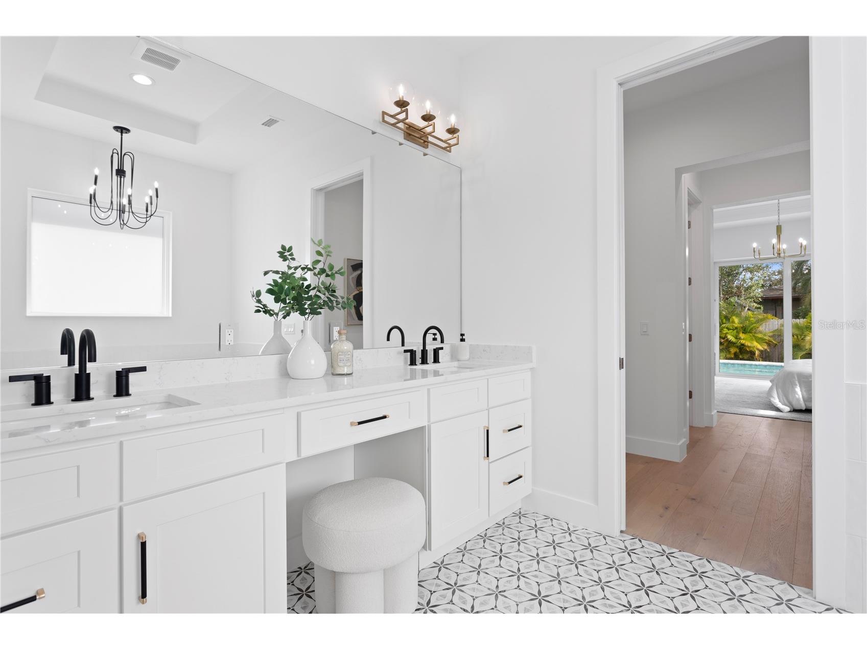 201 S Shade Avenue Sarasota FL 34237 TB8484159 image33