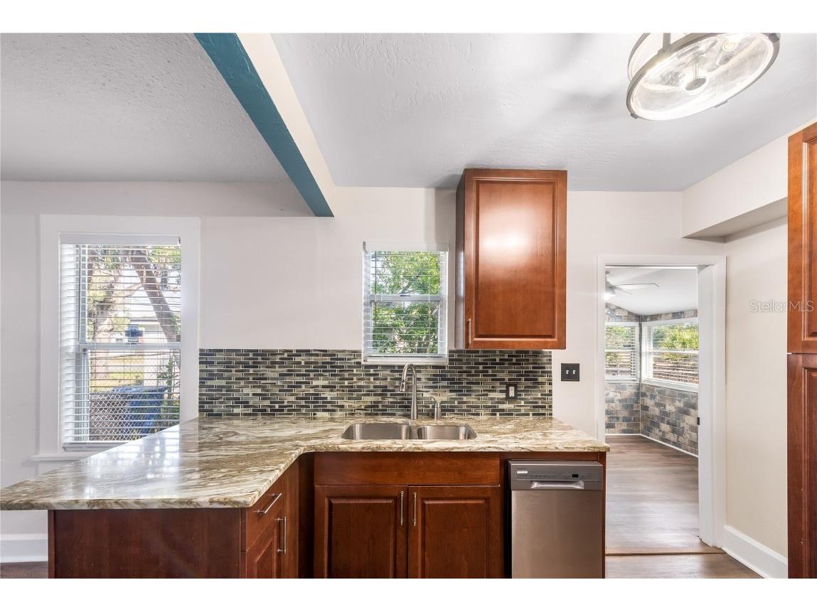 2010 42nd Street S Saint Petersburg FL 33711 TB8433777 image11