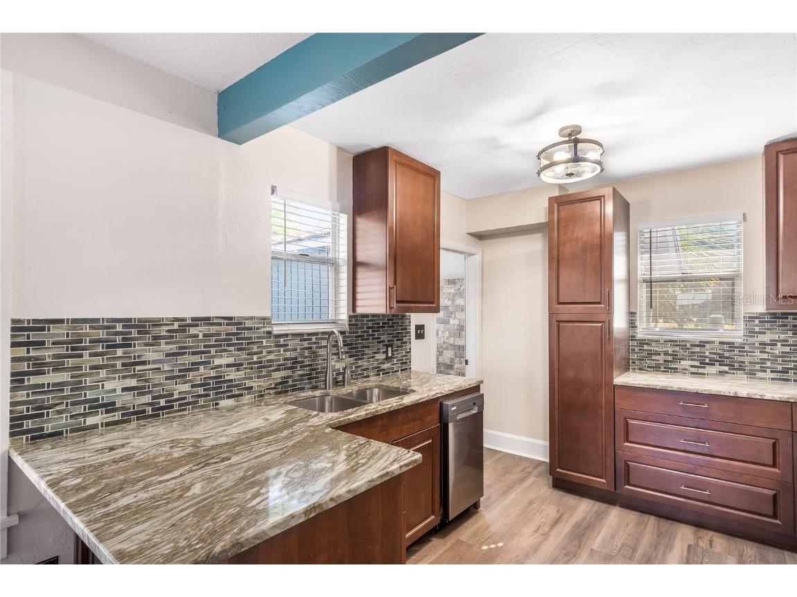 2010 42nd Street S Saint Petersburg FL 33711 TB8433777 image9