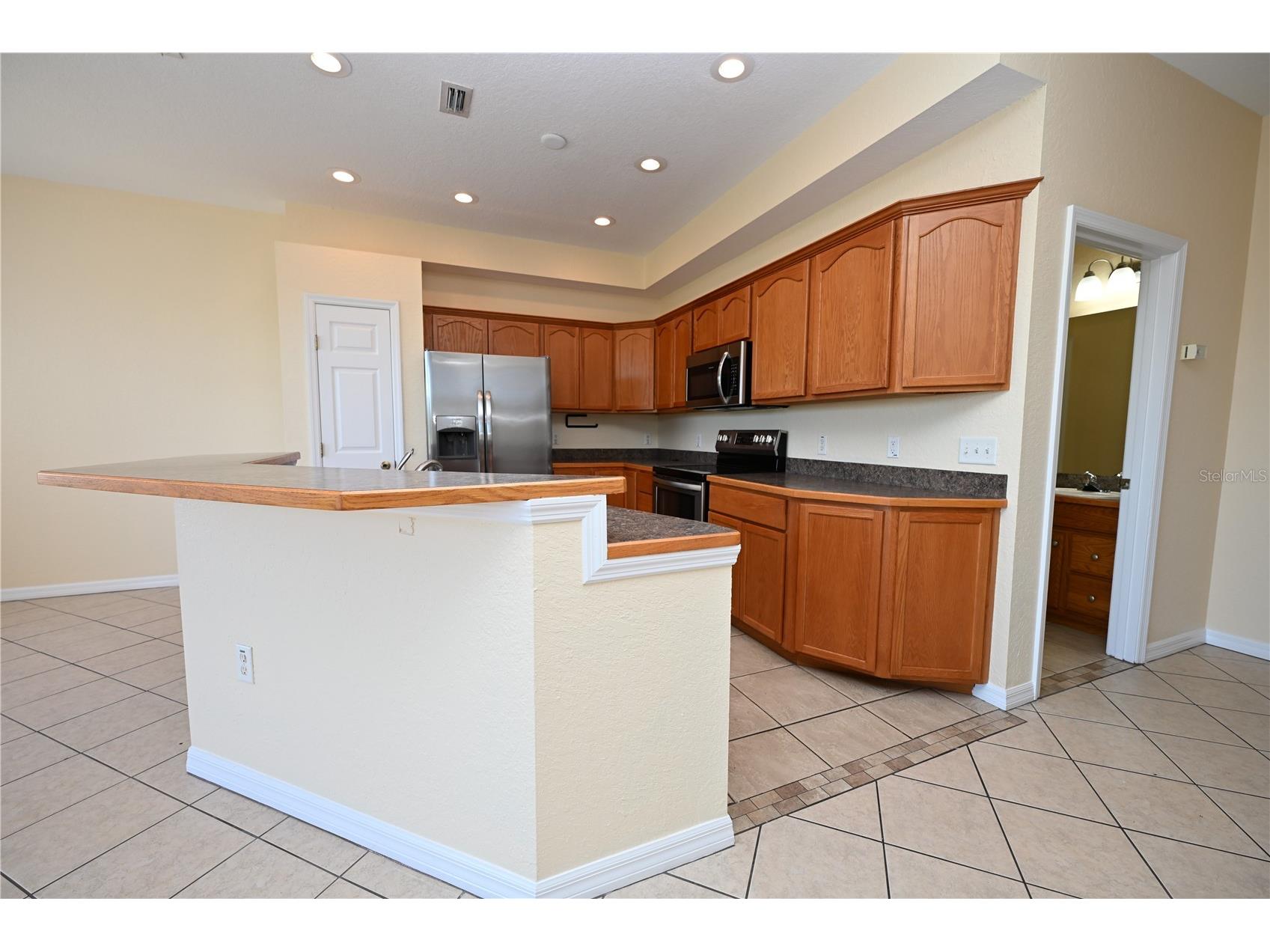 2010 Hatteras Point Lakeland FL 33813 L4961482 image3