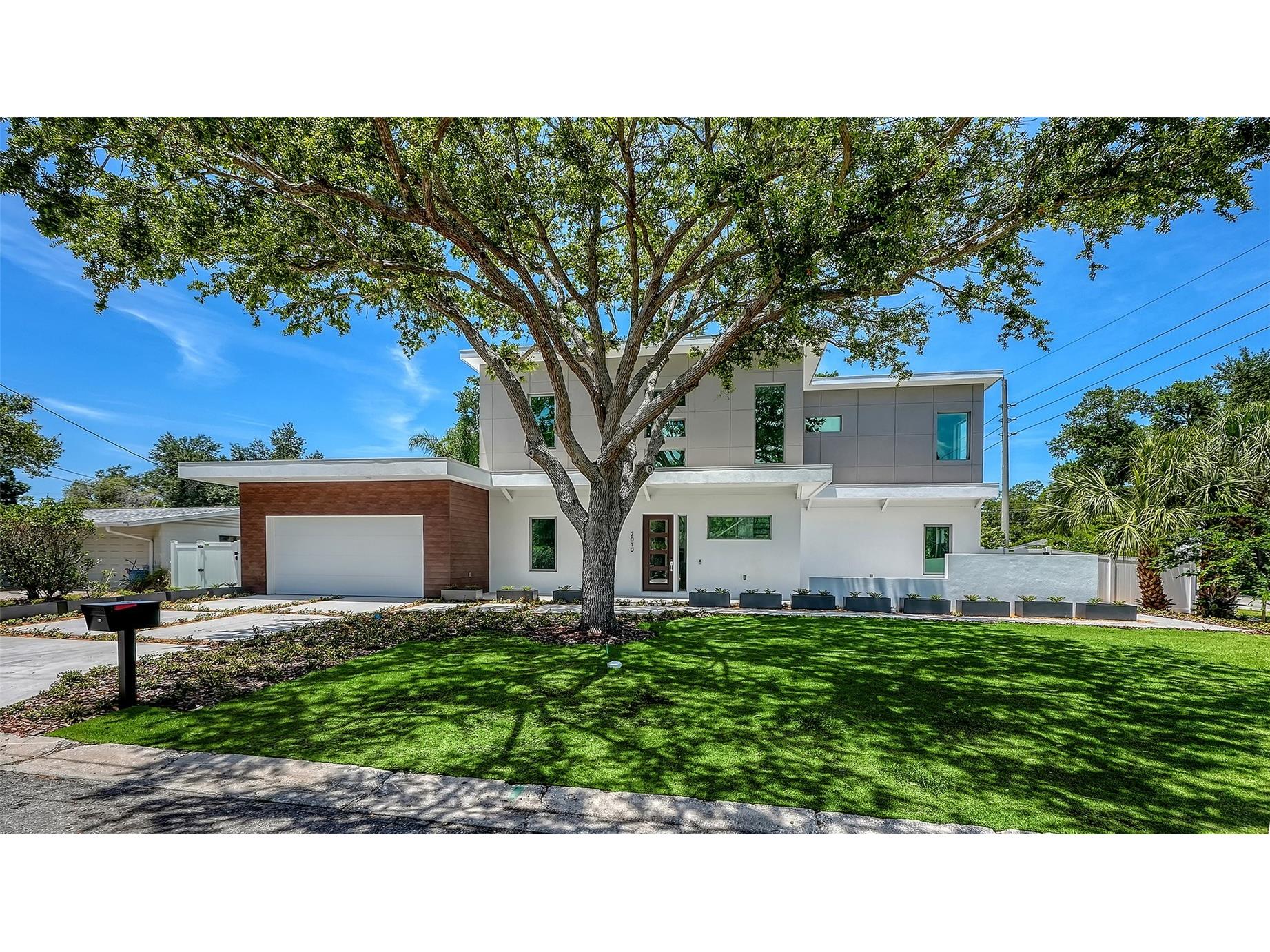 2010 Hyde Park Circle Sarasota FL 34239 A4687471 image1