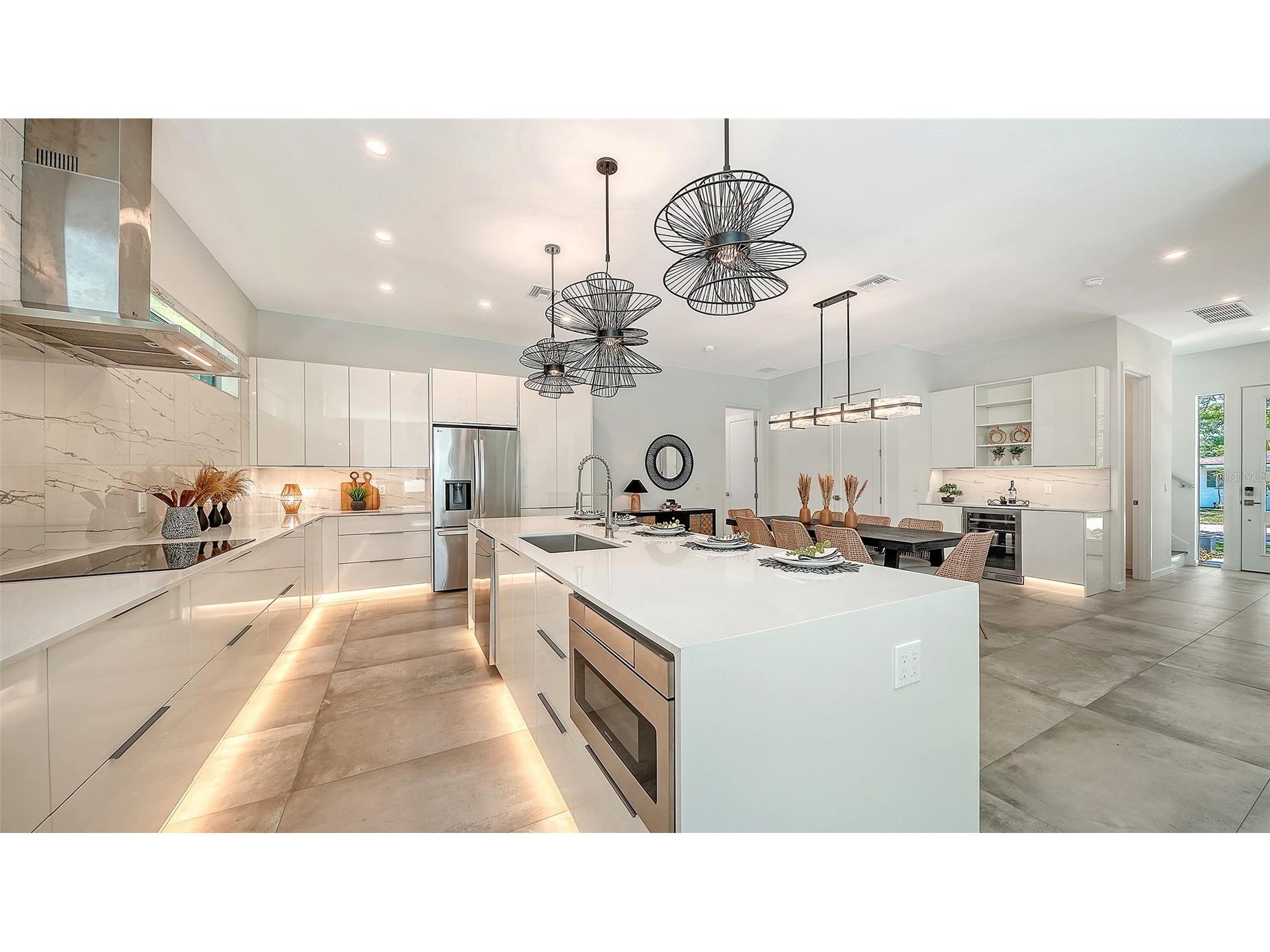 2010 Hyde Park Circle Sarasota FL 34239 A4687471 image13