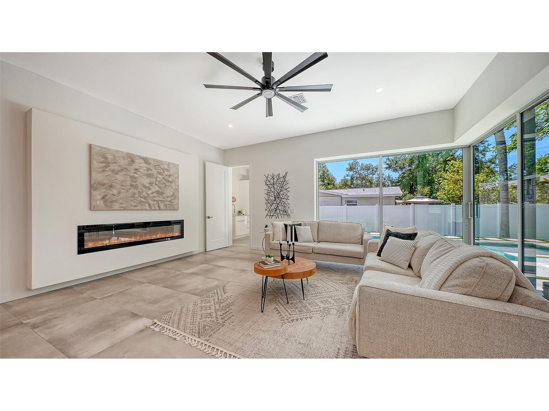 2010 Hyde Park Circle Sarasota FL 34239 A4687471 image17
