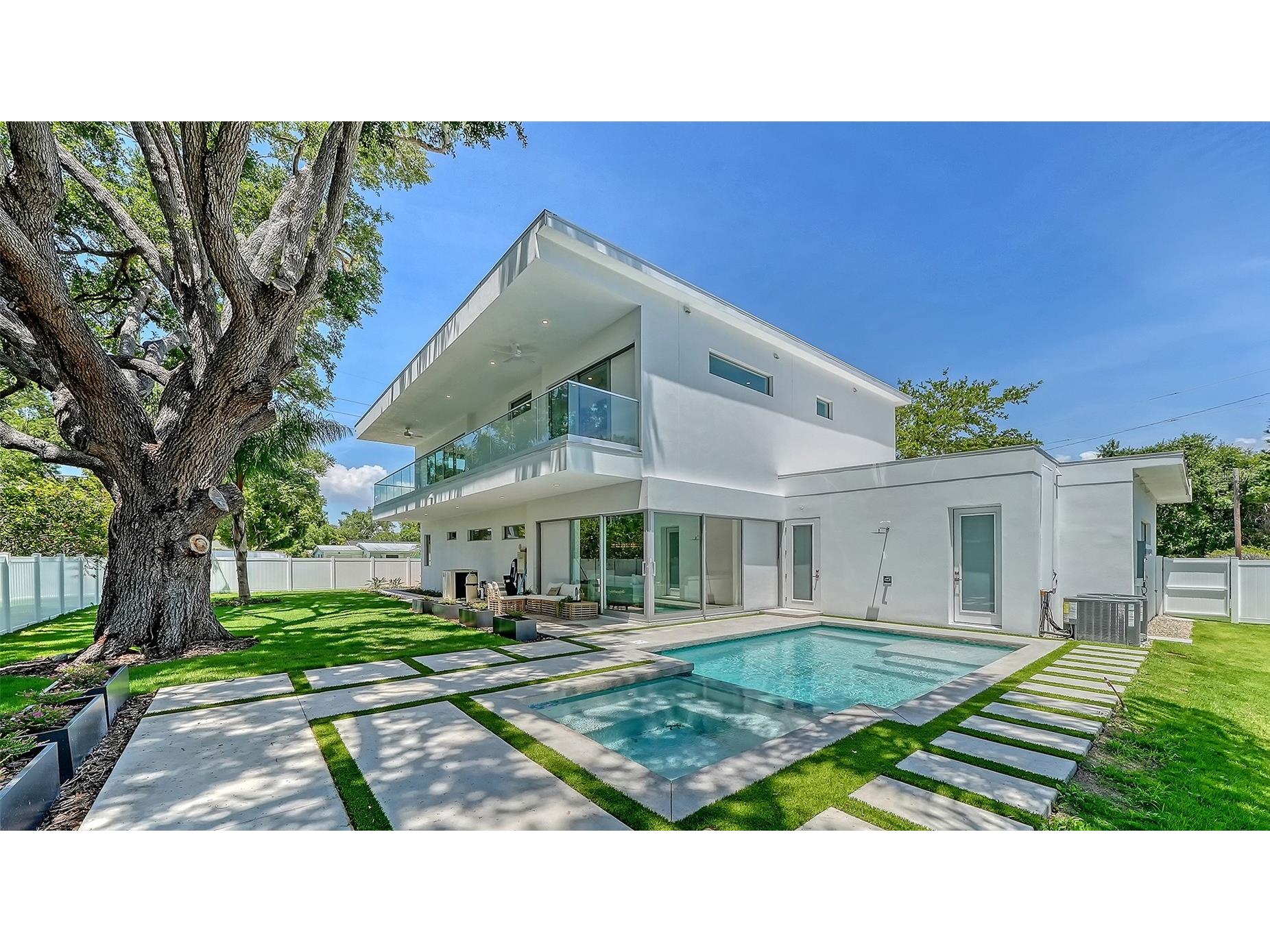 2010 Hyde Park Circle Sarasota FL 34239 A4687471 image2